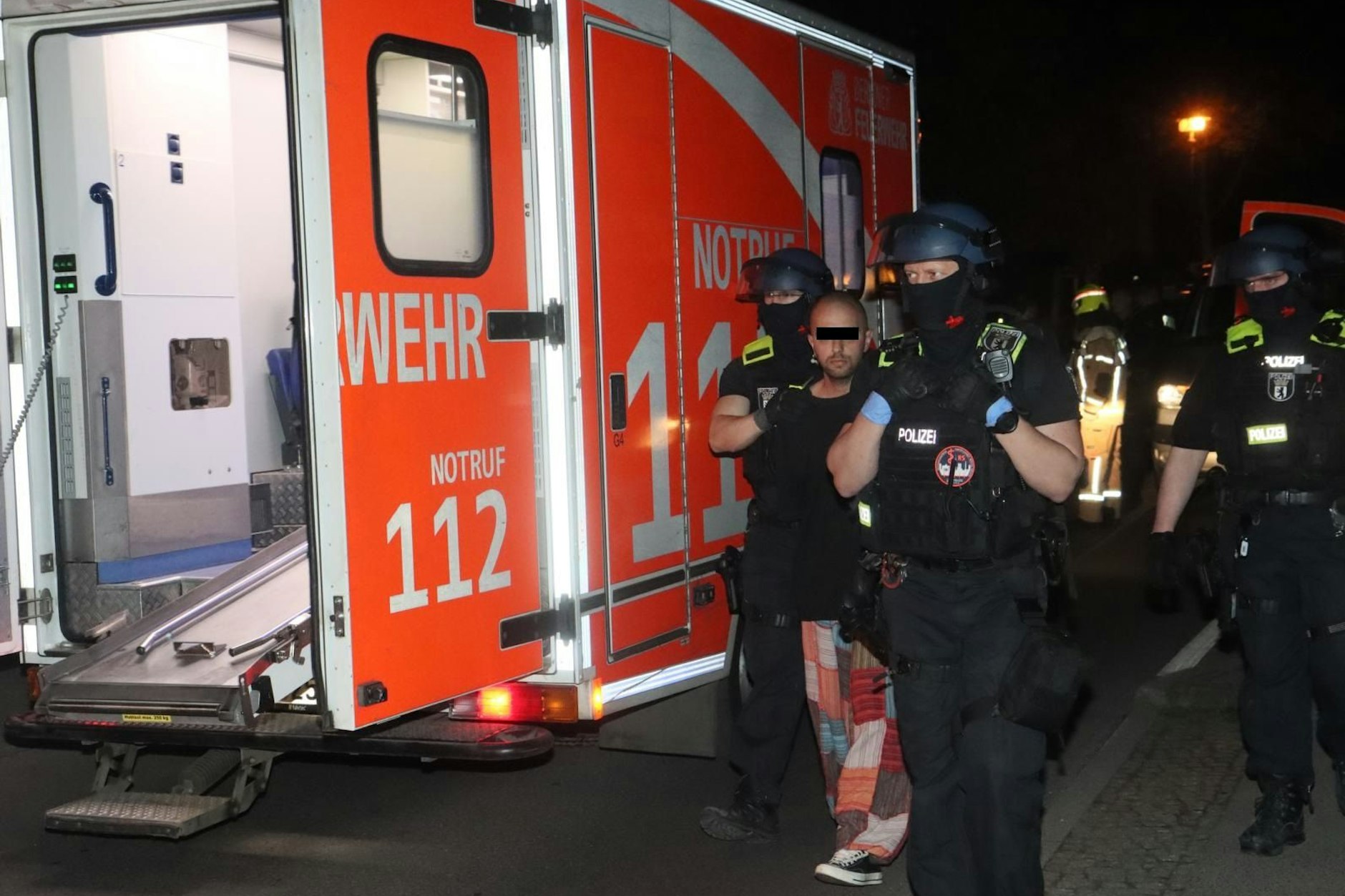 Der Randalierer von Baumschulenweg wurde mal wieder in eine Klinik gebracht.