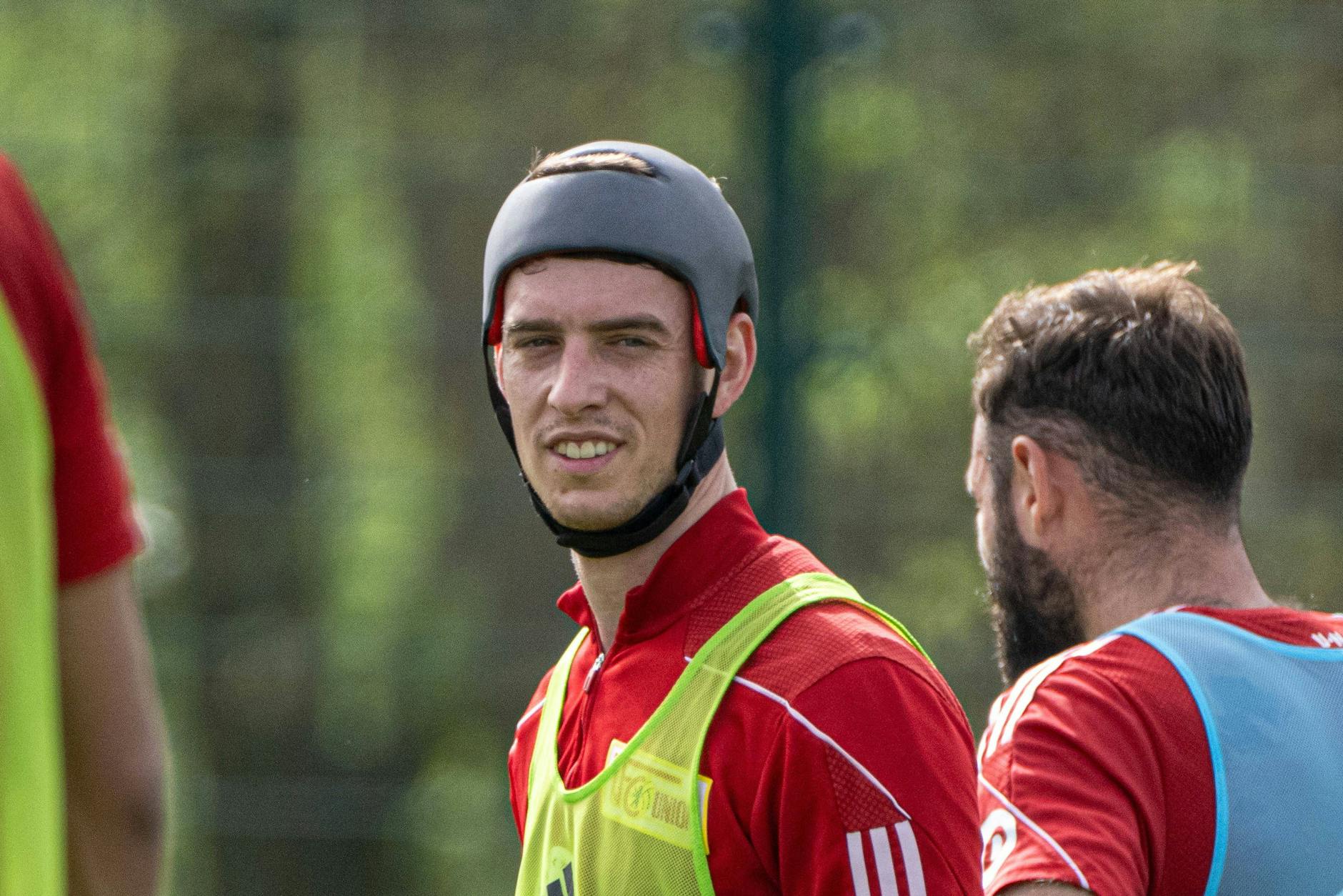 Janik Haberer ist zurück im Training des 1. FC Union und zieht die Blicke der anwesenden Fans auf sich.