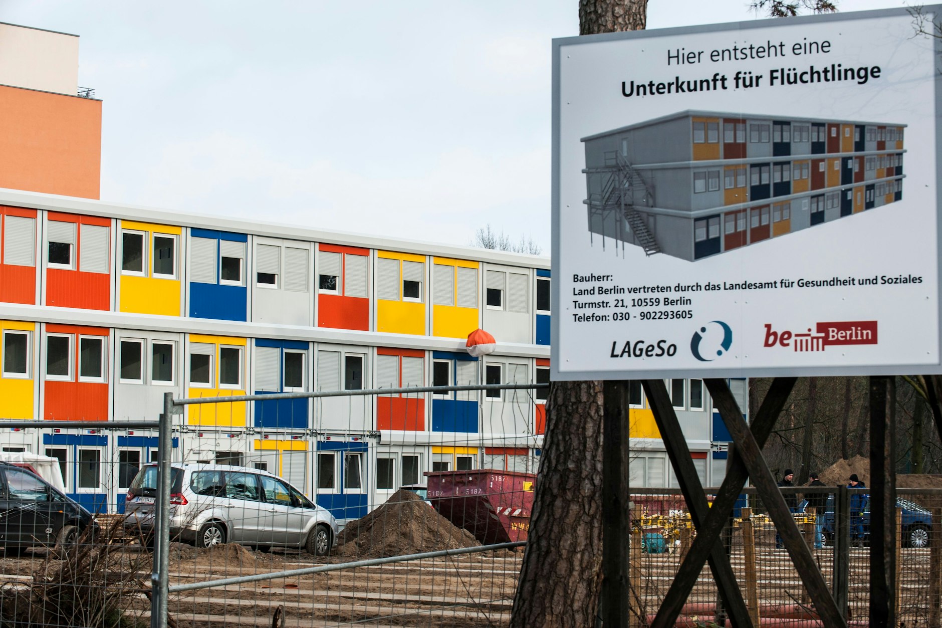 Ende in Sicht: Bunte Wohncontainer stehen Ende 2014 im Stadtteil Köpenick auf einem Grundstück an der Alfred-Randt-Straße.