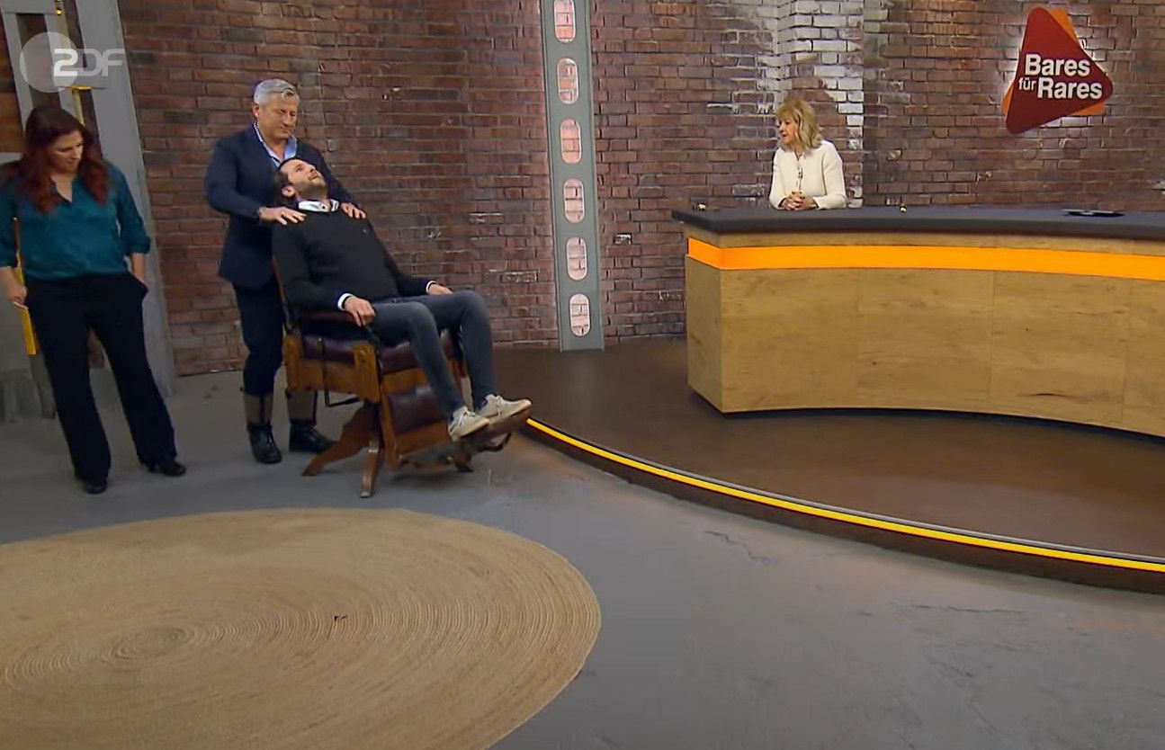 Wer wird heute bei „Bares für Rares“ auf dem alten Friseur-Stuhl rasiert?