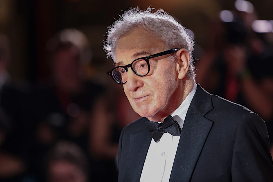 ARCHIV - Woody Allen, jüdischer Regisseur aus den USA, spricht in einem Interview über Antisemitismus.  