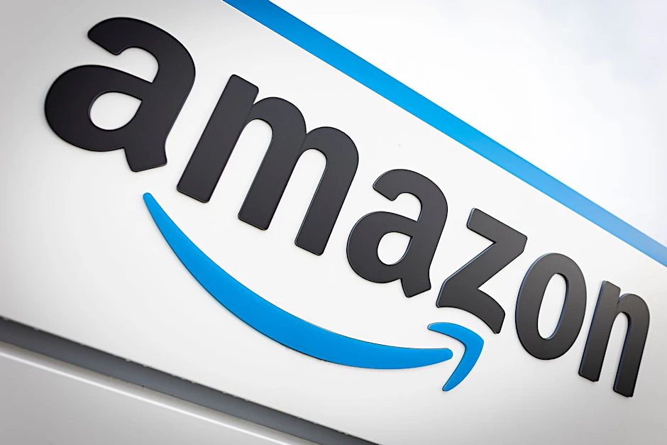 ARCHIV - Zwei Amazon-Mitarbeiter sind nach Diebstählen zu Haftstrafen verurteilt worden.  