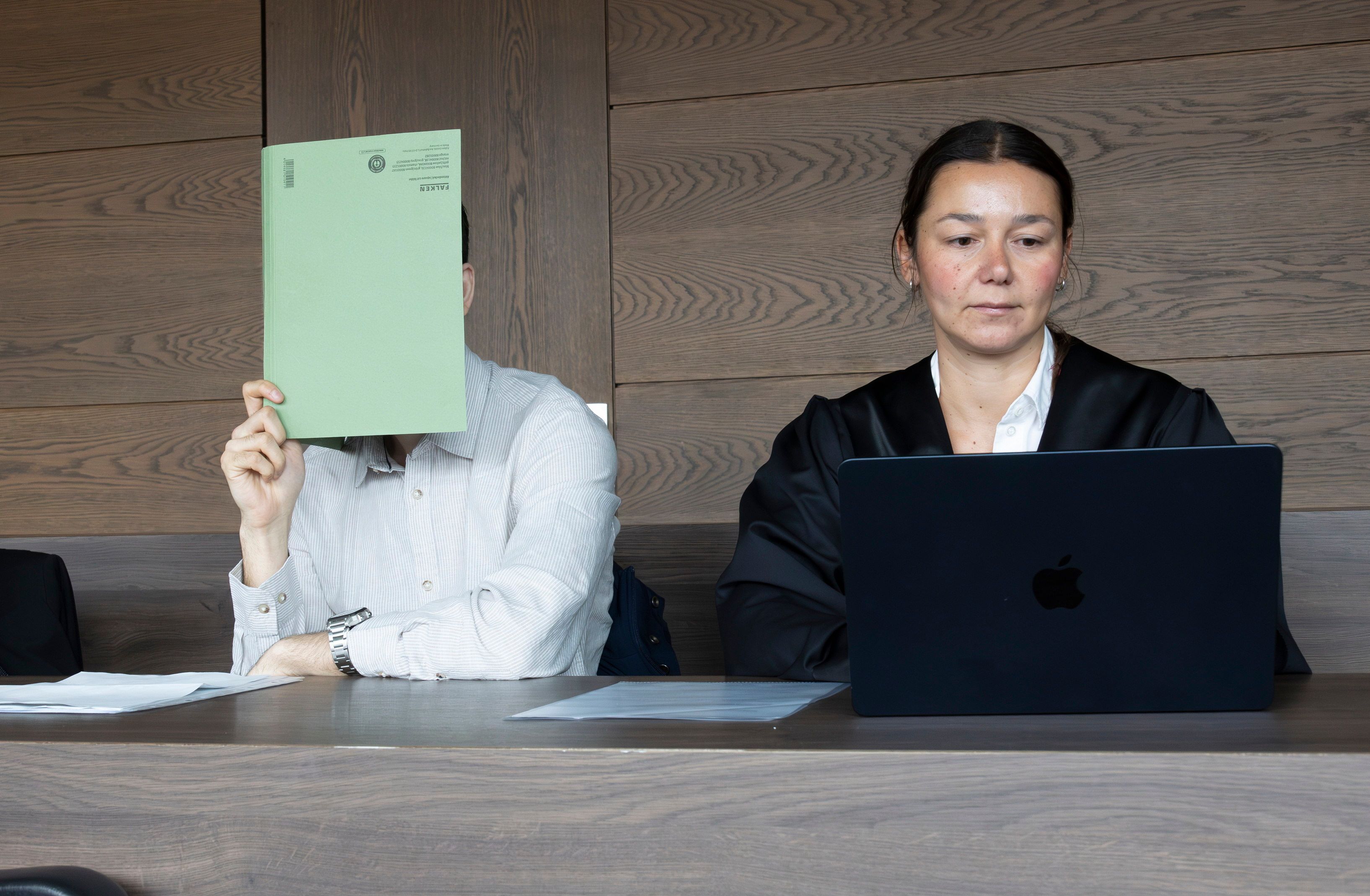 Dänischer Küchenhelfer knüppelt drei Polizisten nieder