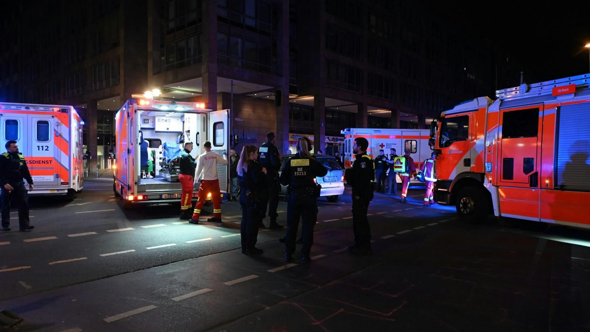 Mehrere Personen wurden bei einem Unfall auf der Friedrichstraße verletzt.