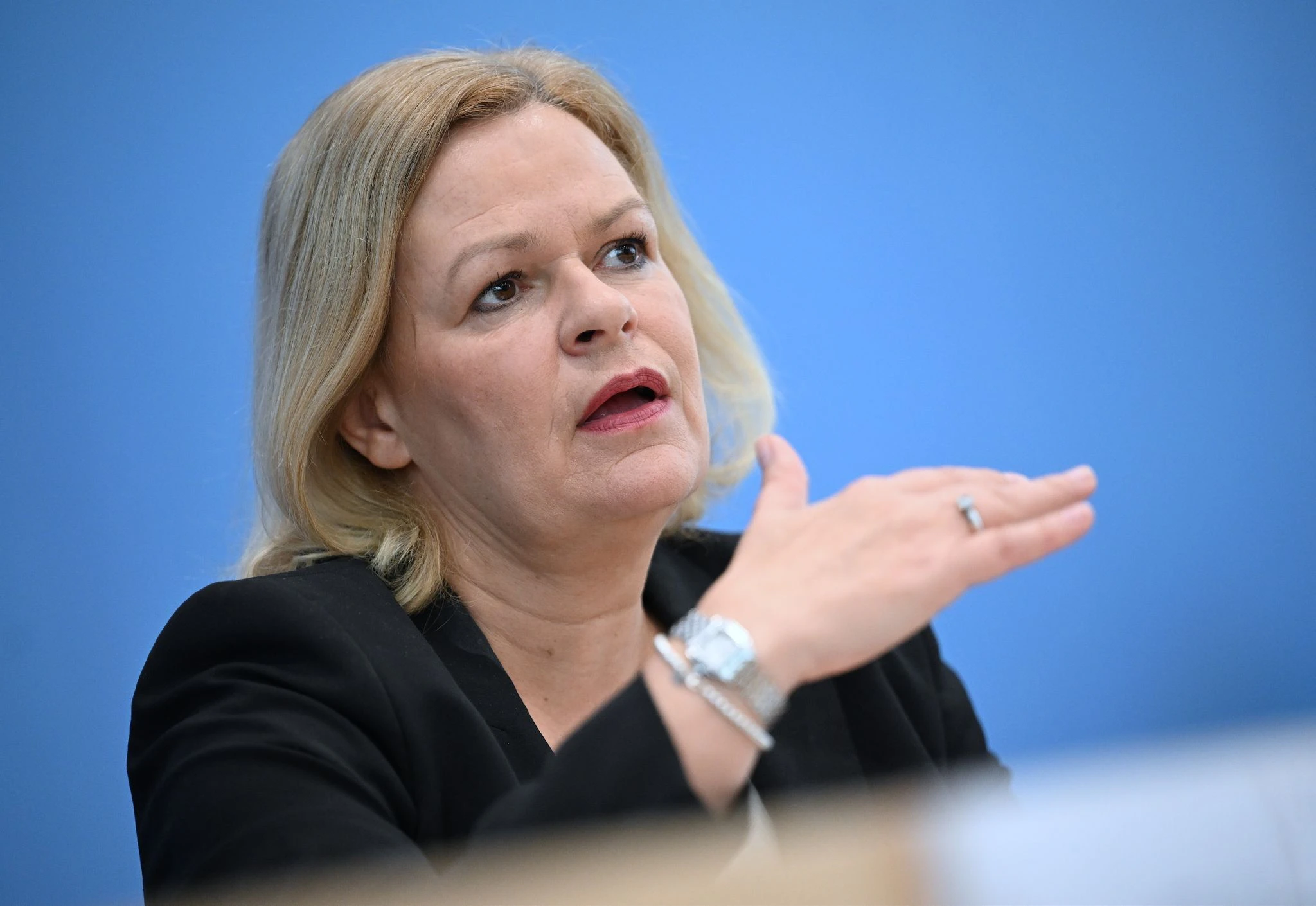 Innenministerin Nancy Faeser betont, klar sei für sie: «Wer sich nicht an die Regeln hält, muss gehen.»  