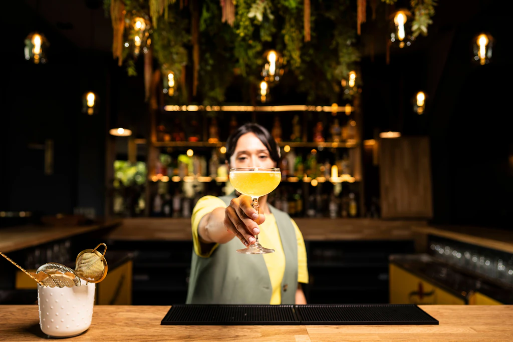 In diesen 5 Bars in Friedrichshain gibt es tolle Drinks