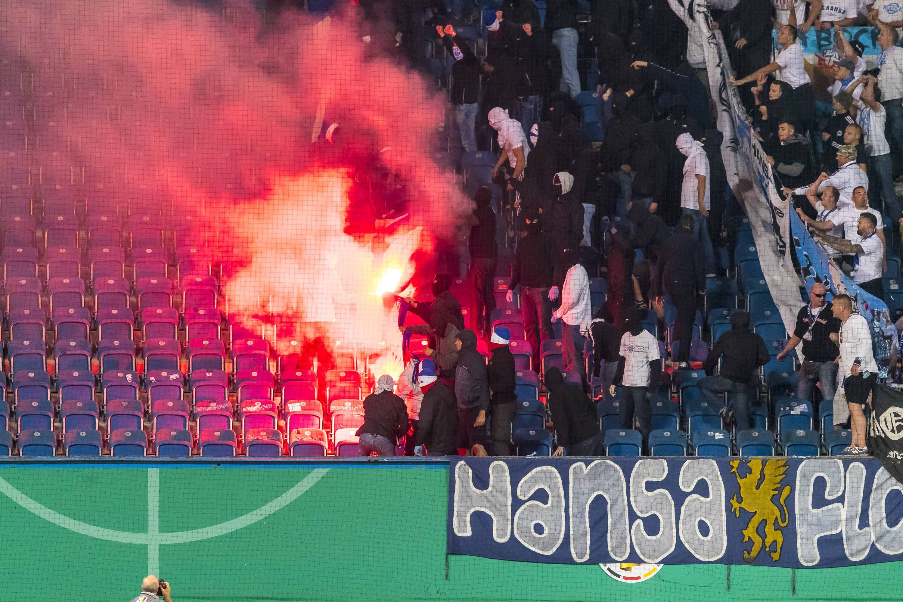 Angst vor Rostocker Randale: Hilfe, Hertha BSC schrumpft das Olympiastadion!