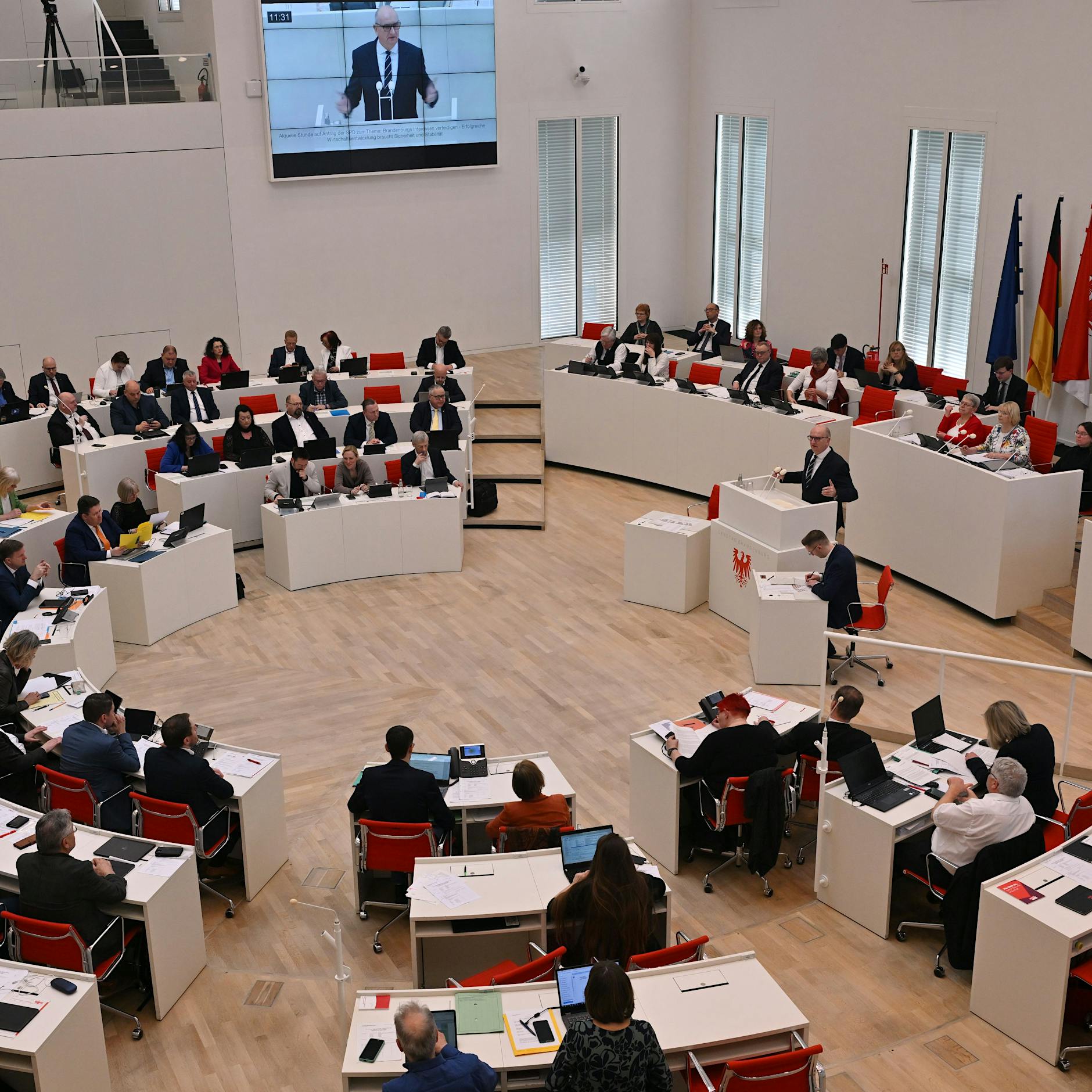 Wahlumfrage: AfD führt weiter, aber ihr Vorsprung auf die SPD schmilzt