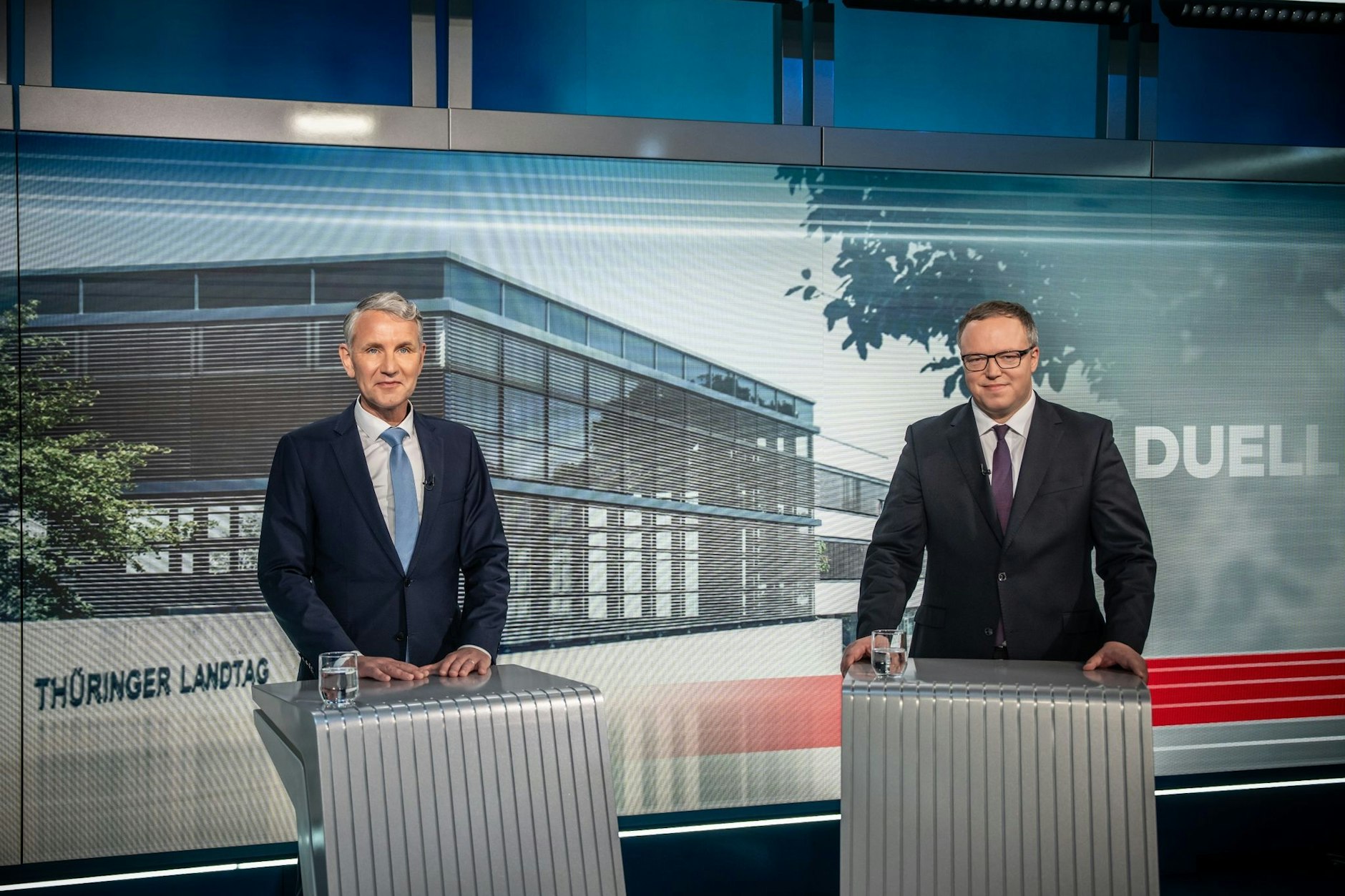 Das TV-Duell der Spitzenkandidaten für die Landtagswahl in Thüringen: Björn Höcke (AfD, l) und Mario Voigt (CDU). 