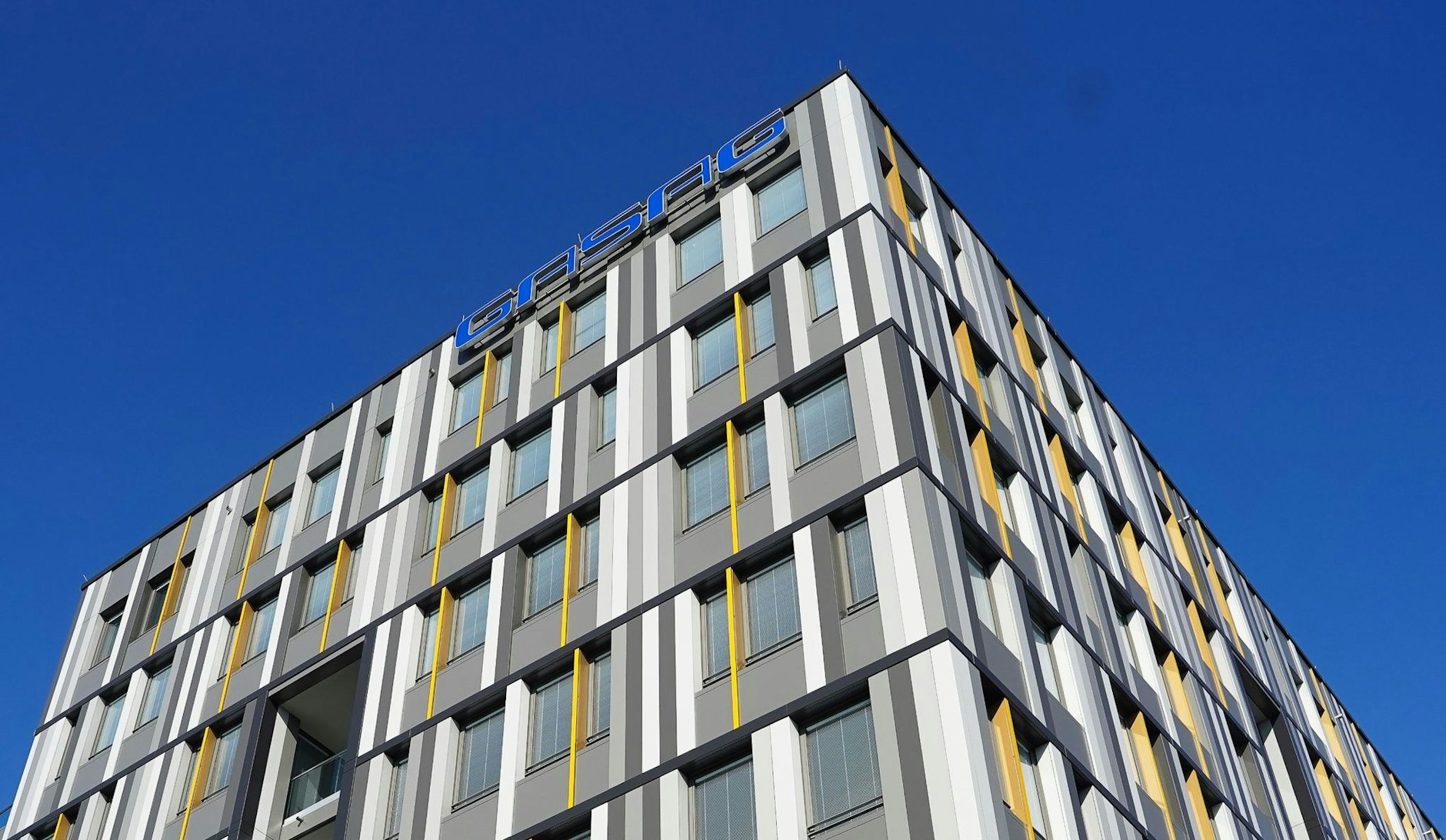 ARCHIV - Blick auf die neue Zentrale des Energieversorgers Gasag.  