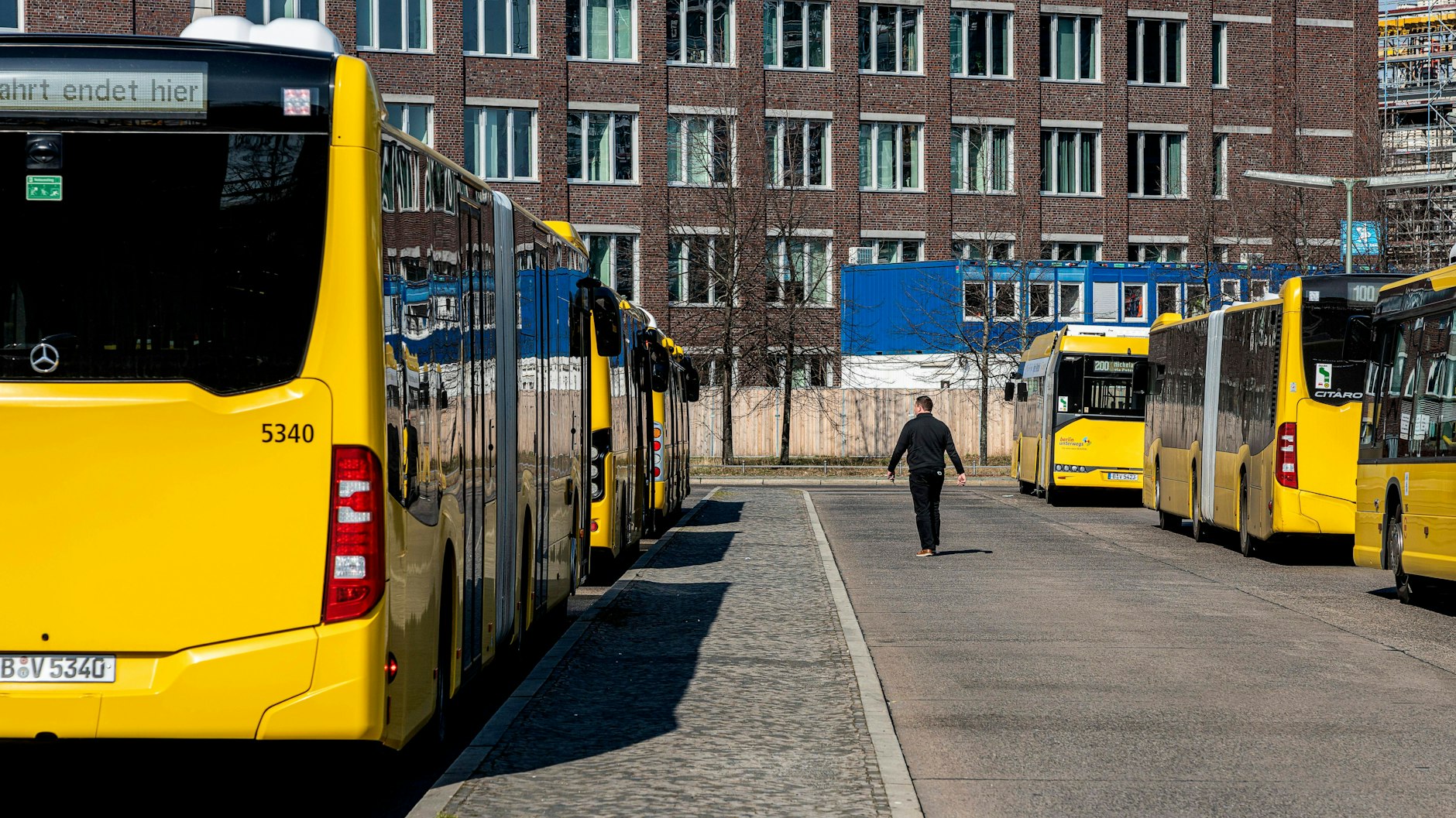 BVG-Fahrer sollen nun längere Pausenzeiten an den Endhaltestellen bekommen.