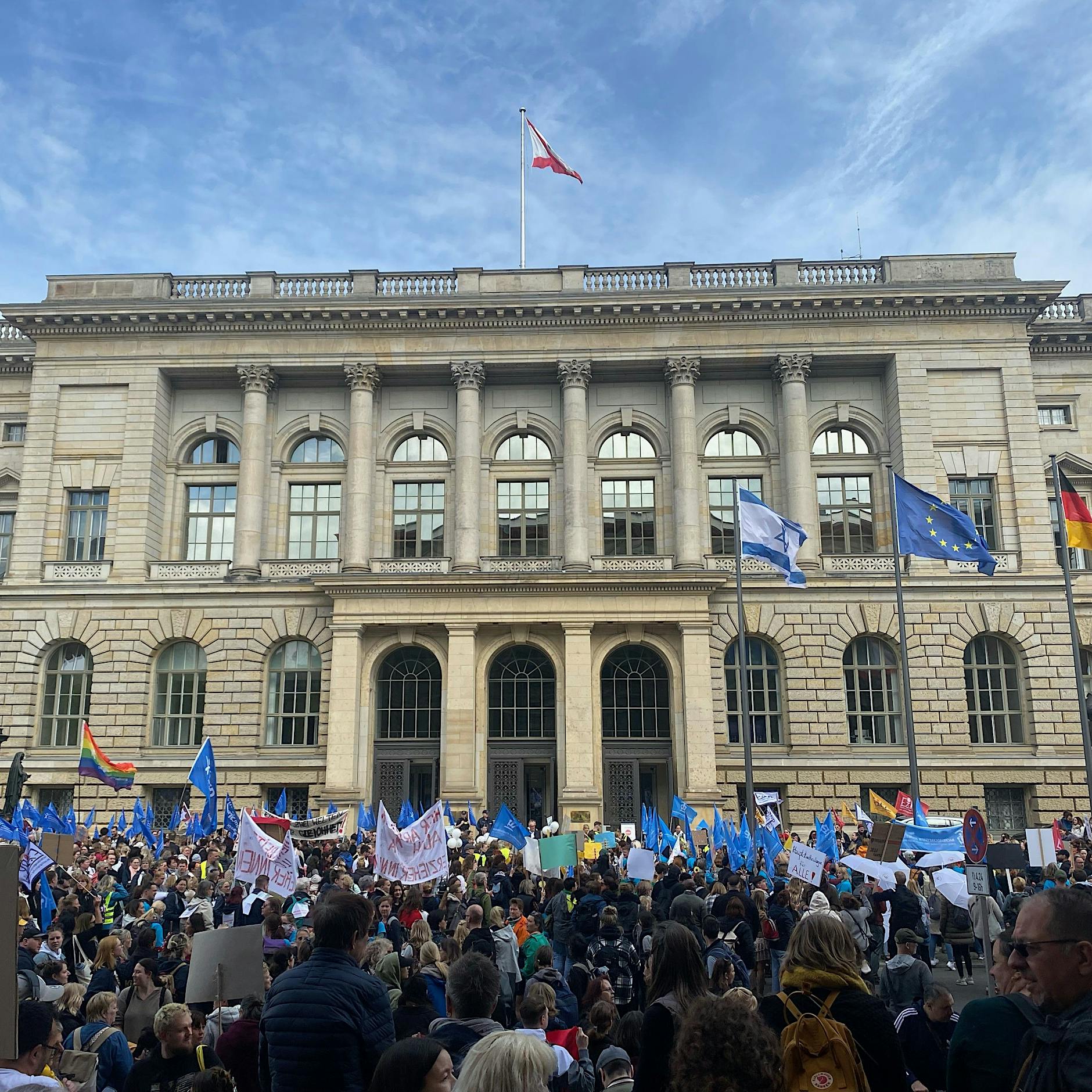 Hauptstadtzulage: Wohlfahrts- und Kitaverbände demonstrieren in Berlin