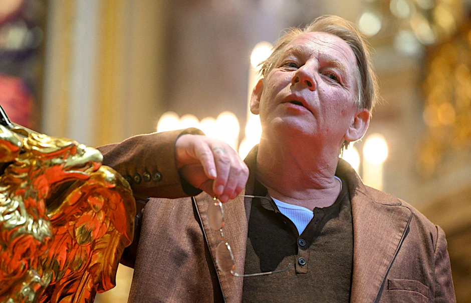 Der Schauspieler Ben Becker steht bei einem Pressetermin im Berliner Dom.  
