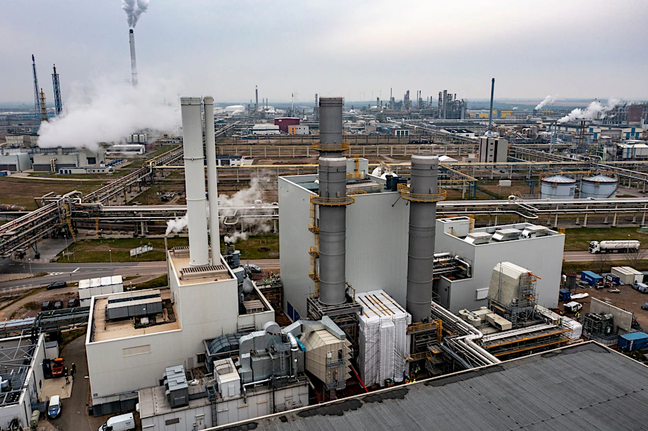 Blick auf ein Gaskraftwerk im Chemiepark Leuna