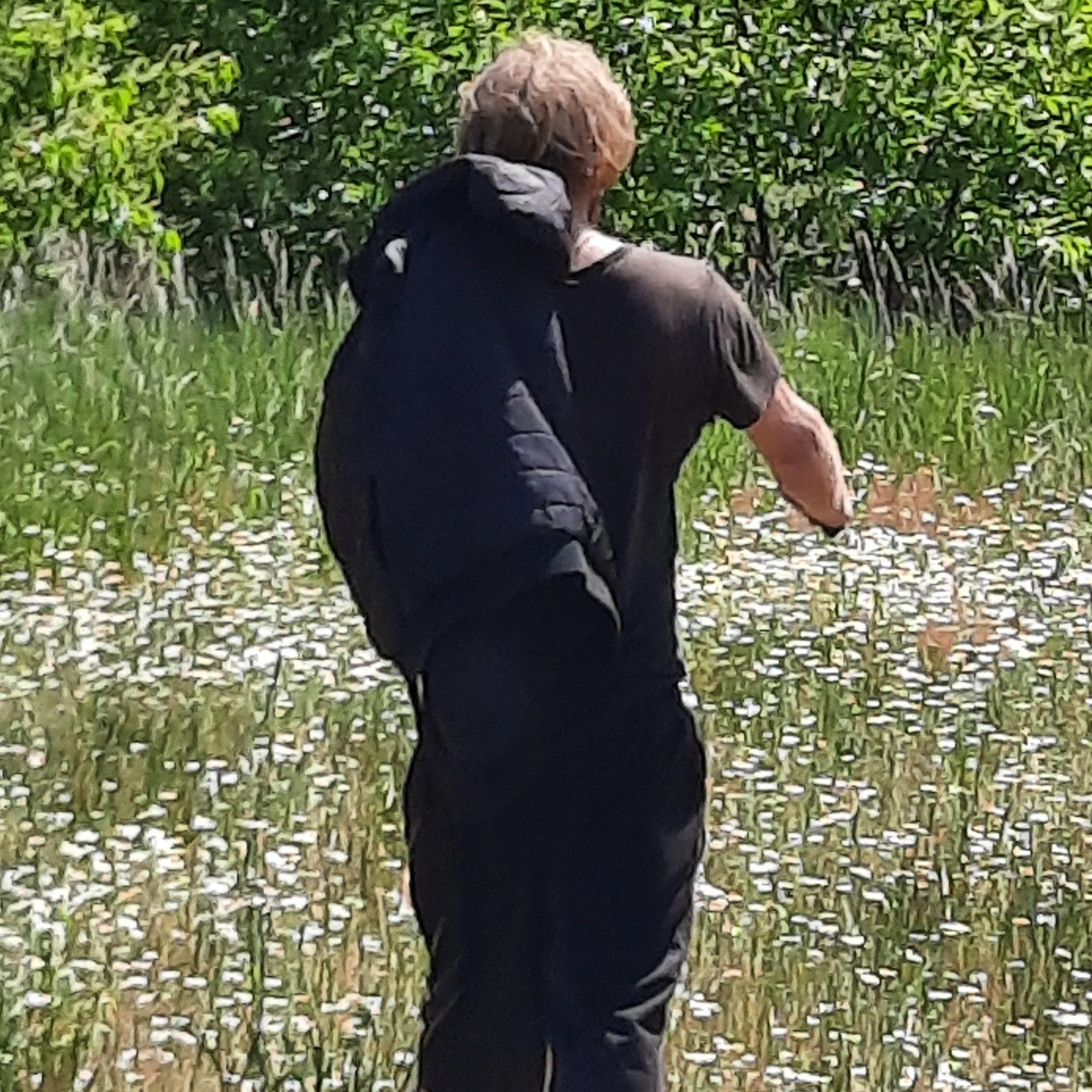 Die Zeugen konnten den Mann auch von hinten fotografieren.