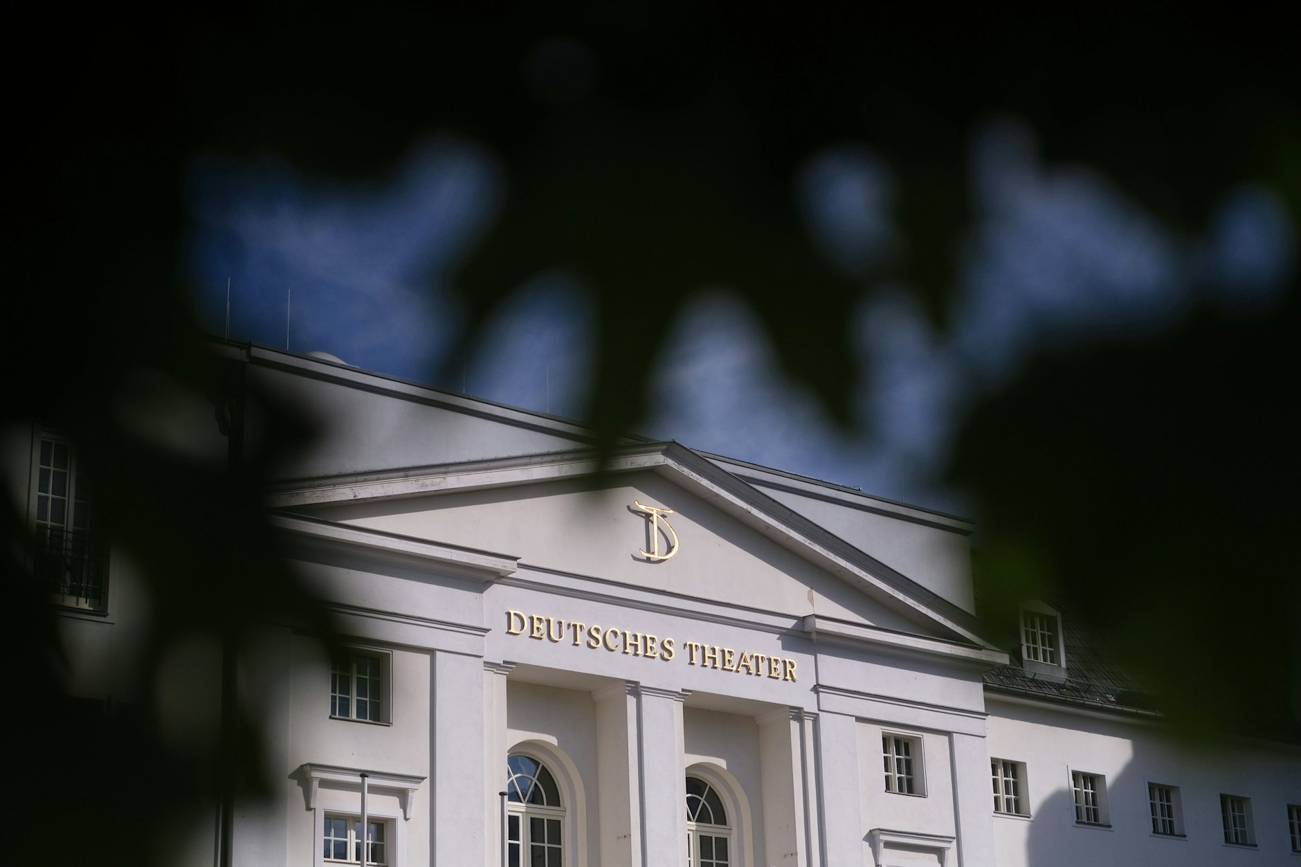 Das Deutsche Theater, Olymp im Minus.