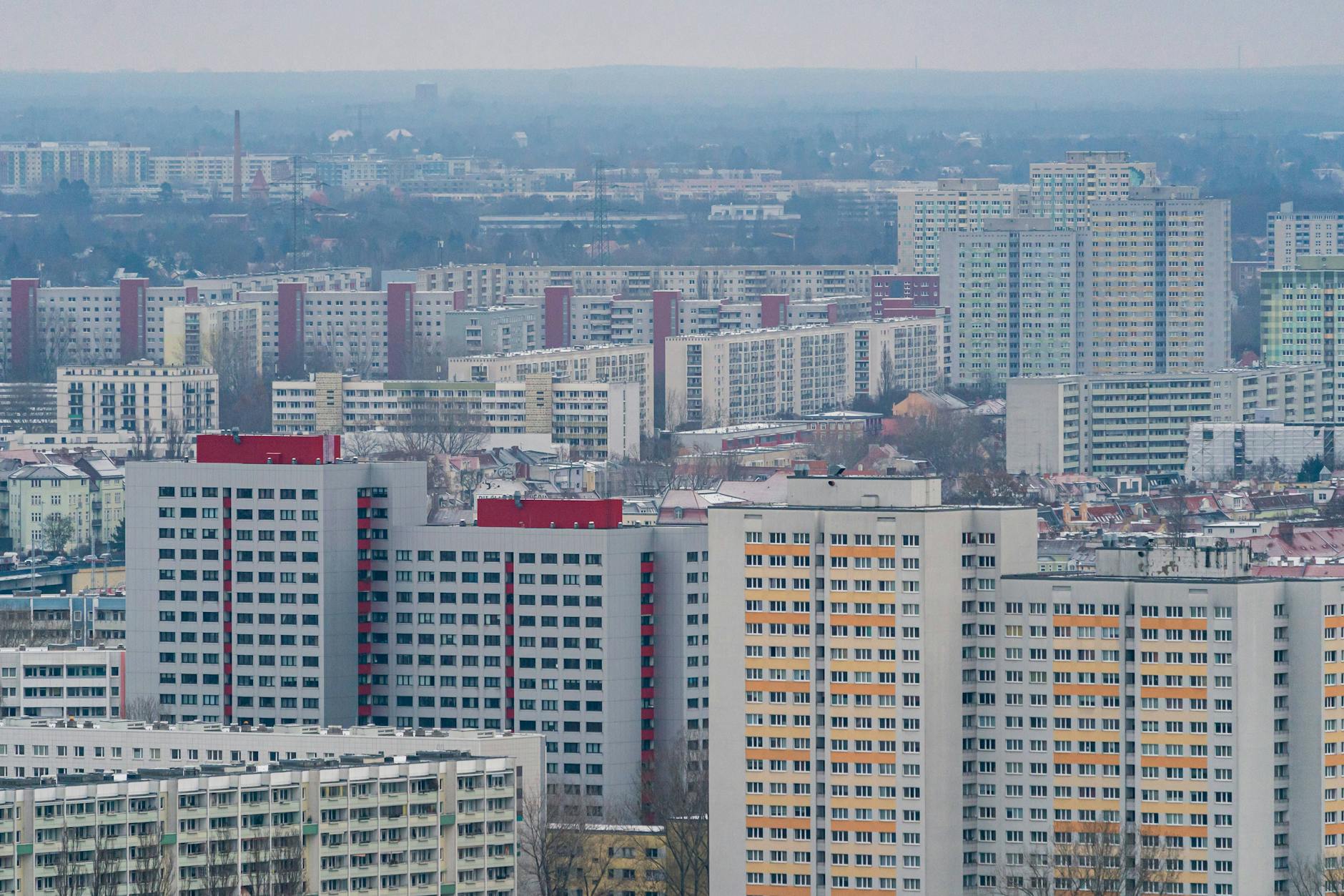 Fällt den meisten wahrscheinlich nicht als Erstes beim Stichwort Plattenbau-Siedlungen ein, ist aber riesig: Friedrichsfelde.