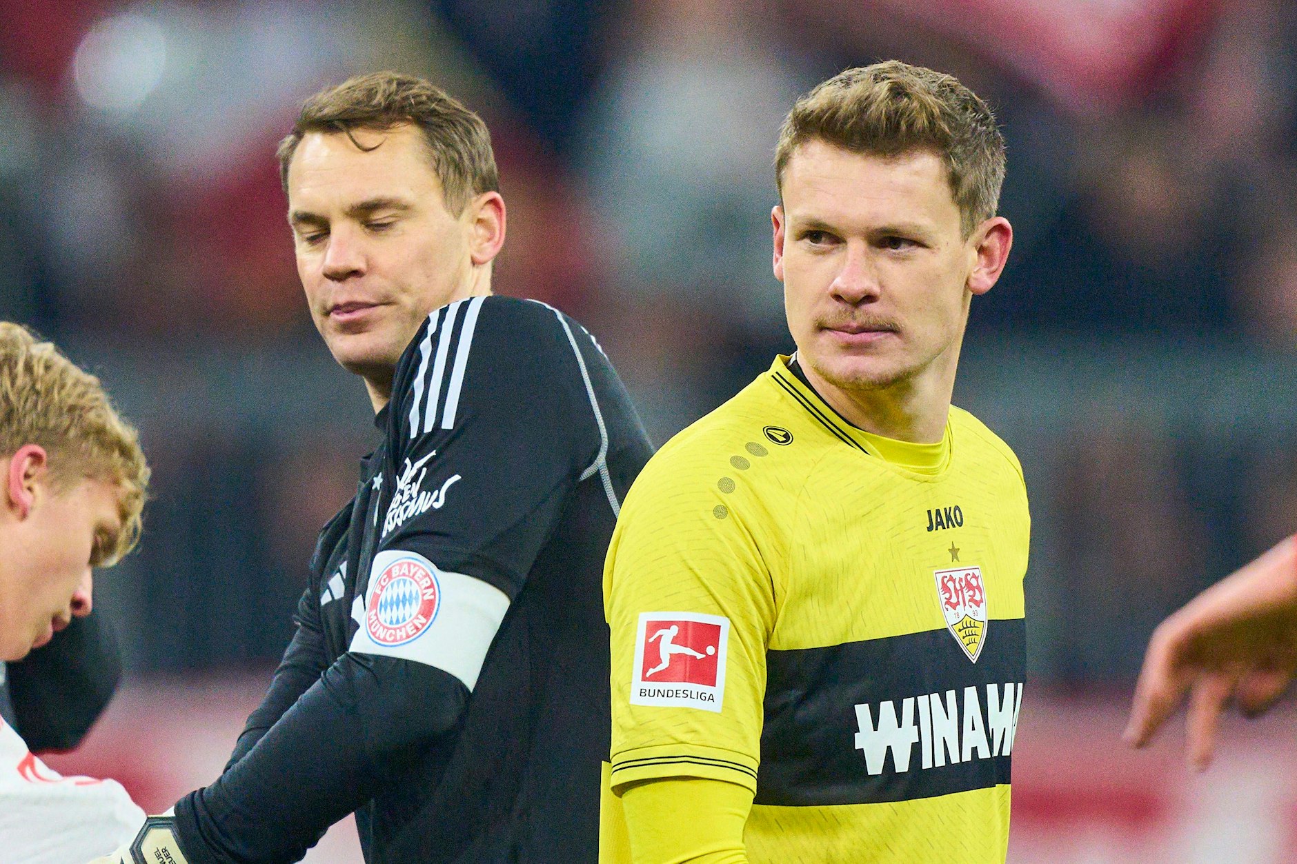 Alexander Nübel (r., 27) verlängert seinen Vertrag beim FC Bayern und soll in München spätestens 2026 Manuel Neuer (37) als Stammtorhüter ablösen.