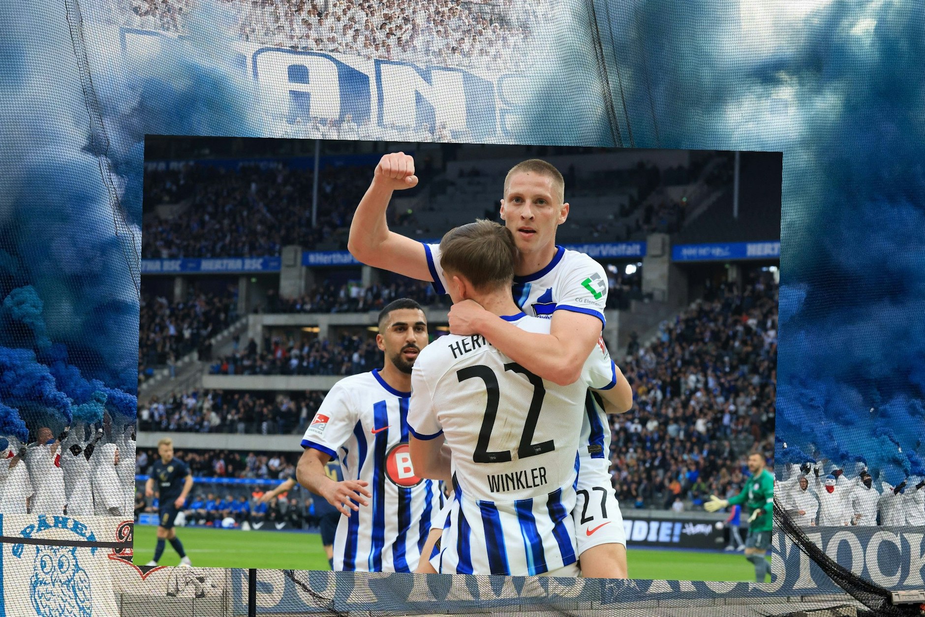 Herthas Palko Dardai jubelt, schnürt beim 4:0-Sieg gegen Hansa Rostock einen Doppelpack. 