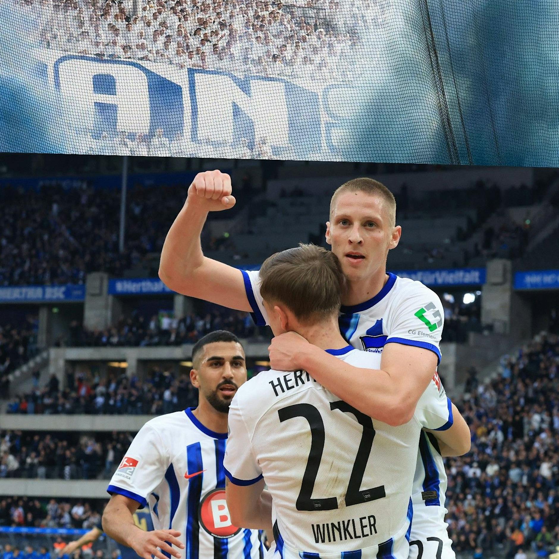 Zurück im Aufstiegskampf? Hansa böllert, Hertha ballert!