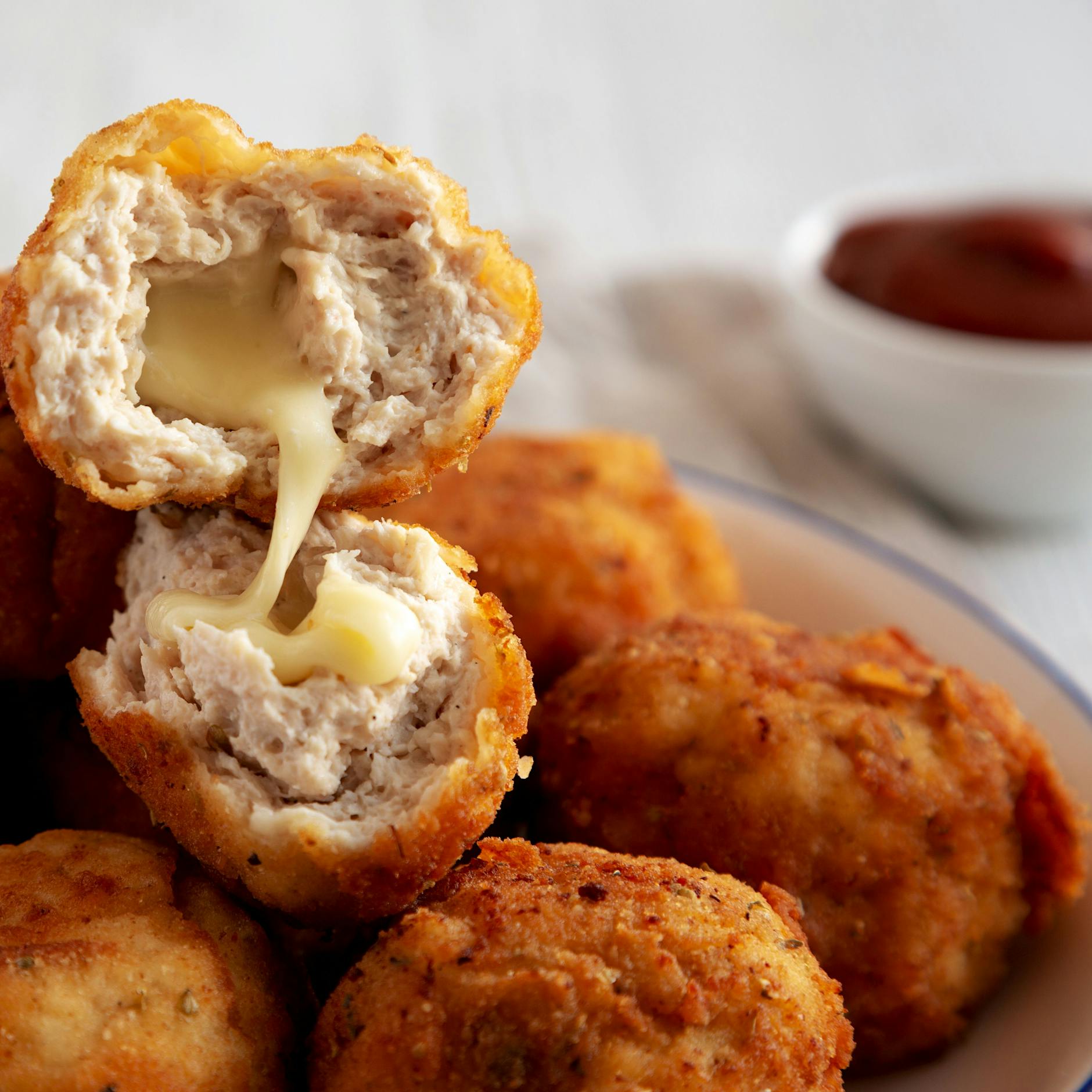 Rezept für Chicken Nuggets mit Käsefüllung – Besser als bei McDonald's