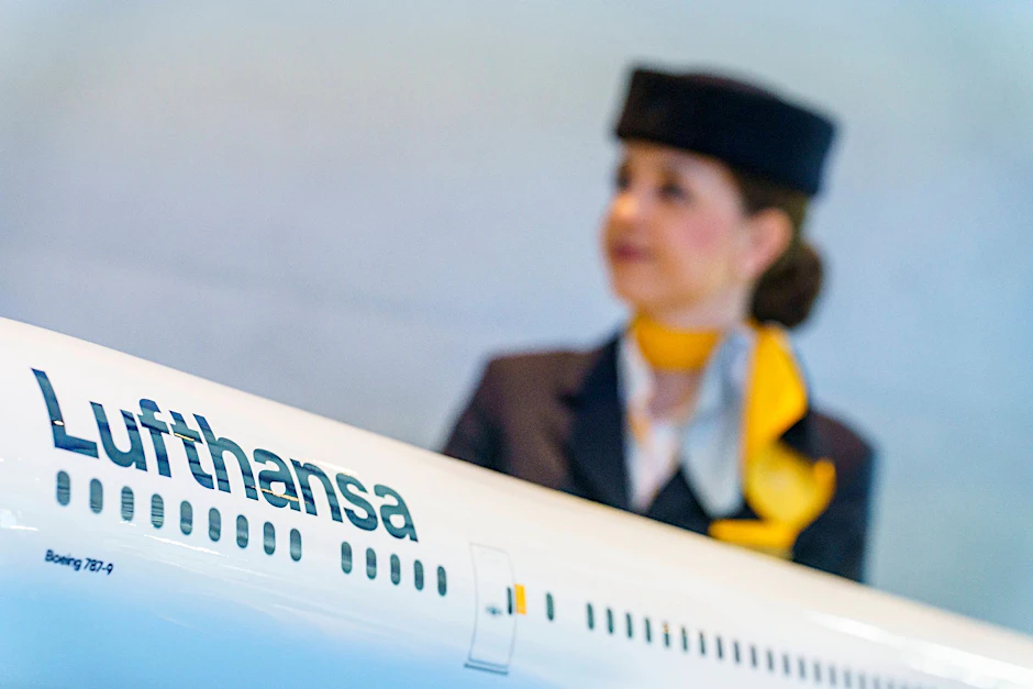 ARCHIV - Mit dem Kabinenpersonal der Lufthansa hat die letzte große Berufsgruppe der Branche die Eckpunkte eines neuen Tarifvertrags abgeschlossen, wie die Gewerkschaft Unabhängige Flugbegleiter Organisation (Ufo) mitteilt.  