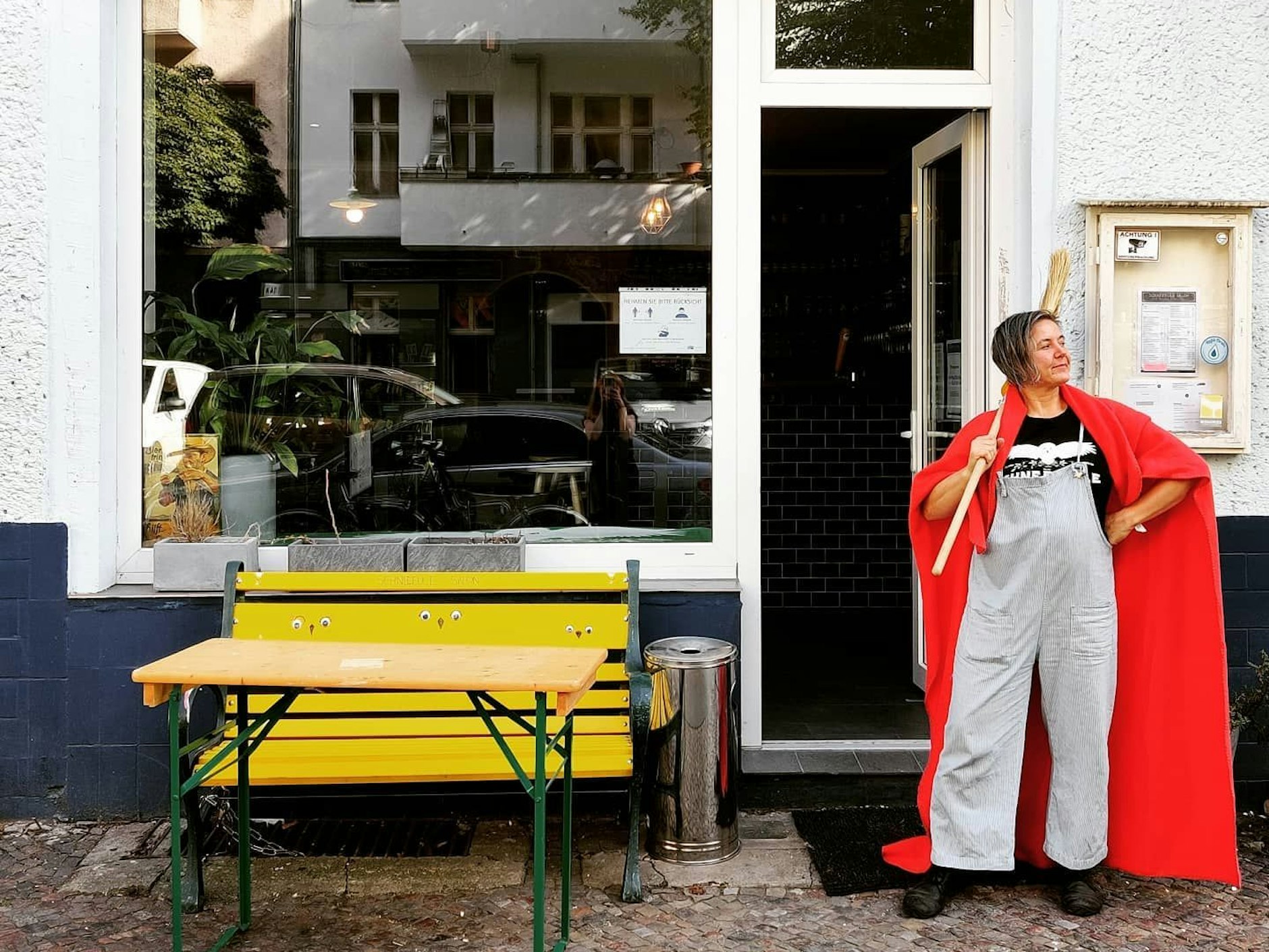 Ulrike Genz, Chefin des Berliner Biersalons Schneeeule