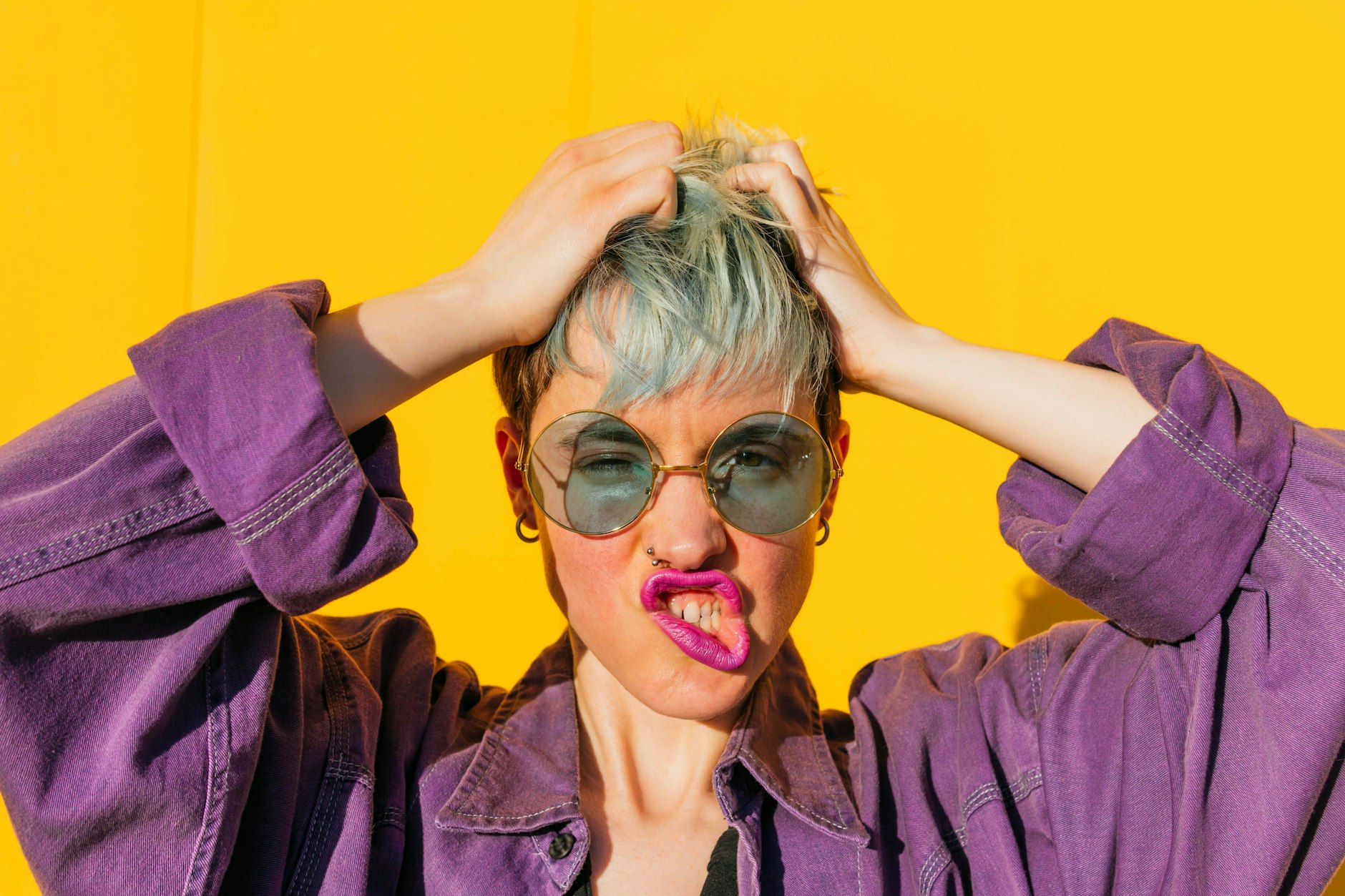 Laut Horoskop zeigen sich einige Sternzeichen im April von ihrer verrückten Seite.