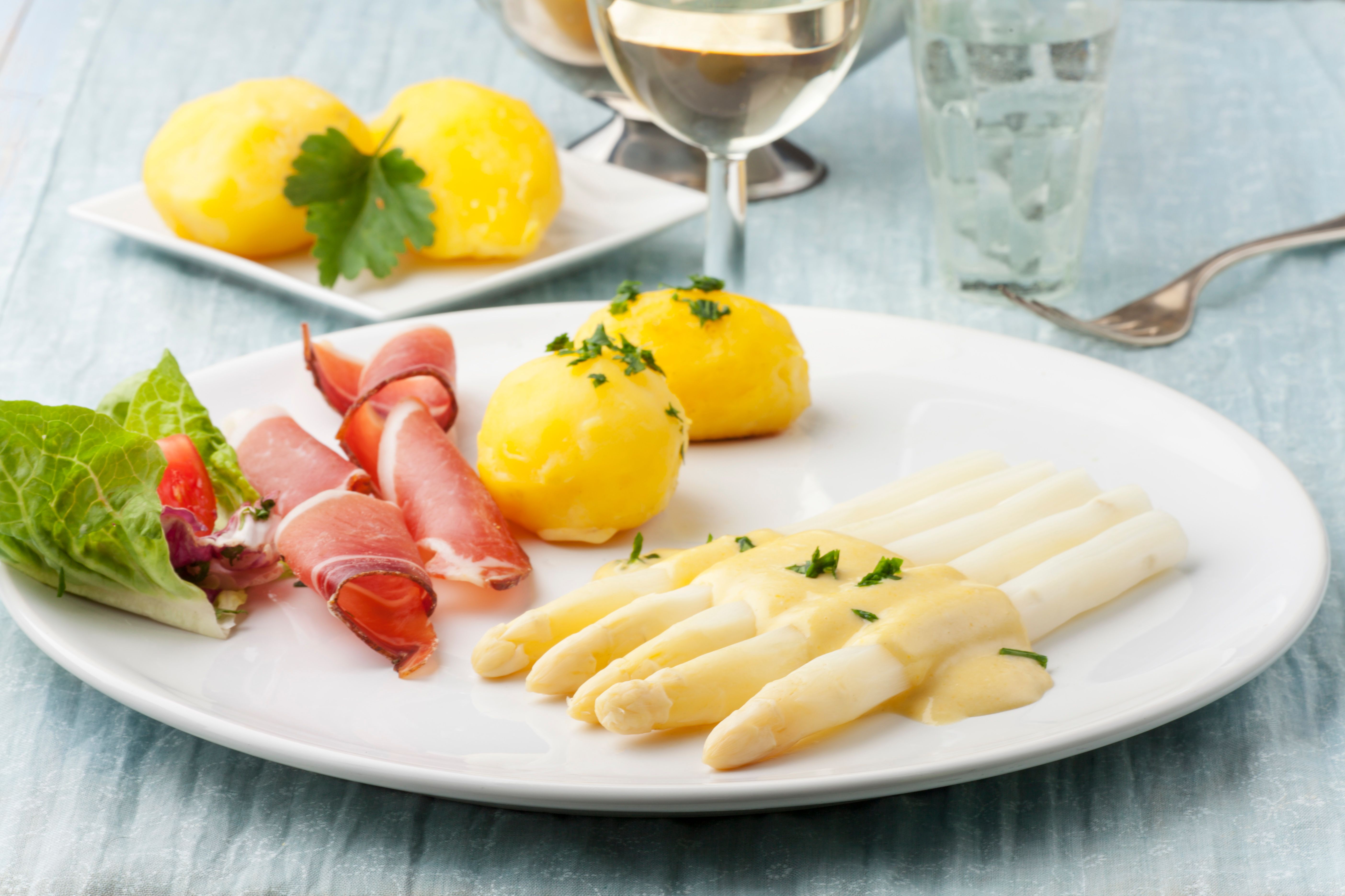 Omas beste Tipps: Spargel richtig kochen – so geht es!