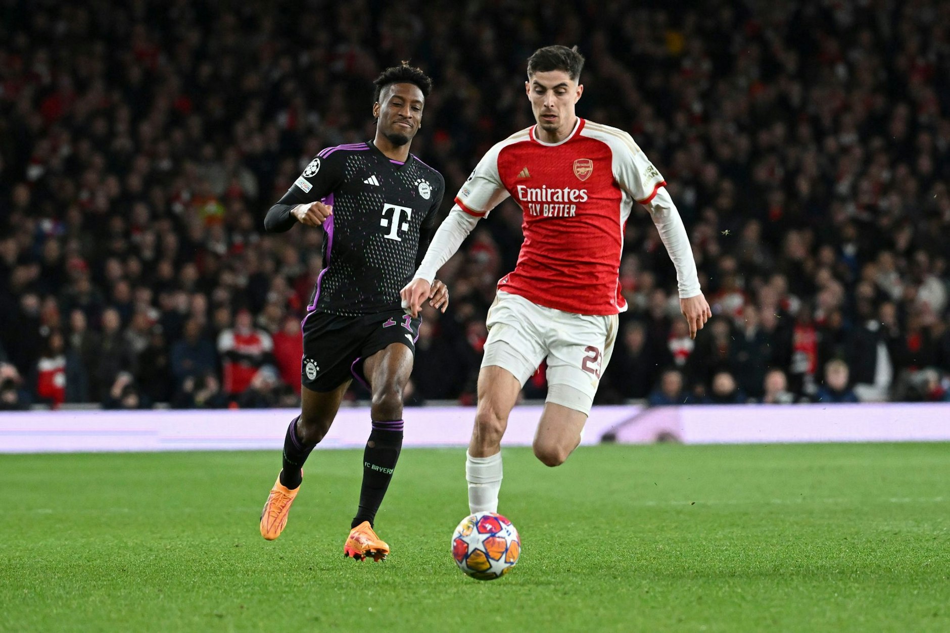 Stand in der Startelf der Londoner: Kai Havertz (r).