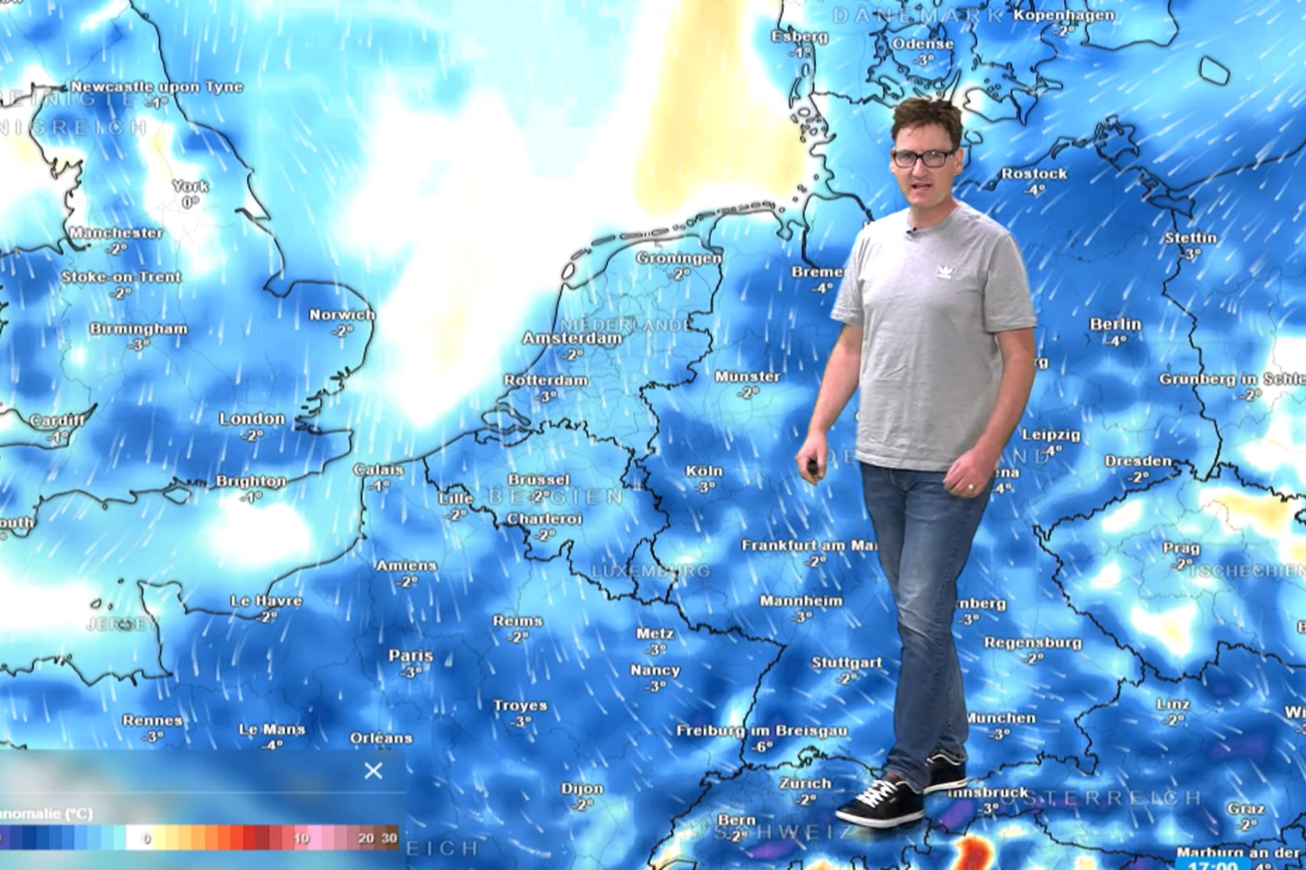 Eine blaue Wetterkarte gab's schon seit ein paar Tagen nicht: Sie zeigt die Temperaturabweichungen zum Normalwert. Es könnte also kühl werden ...