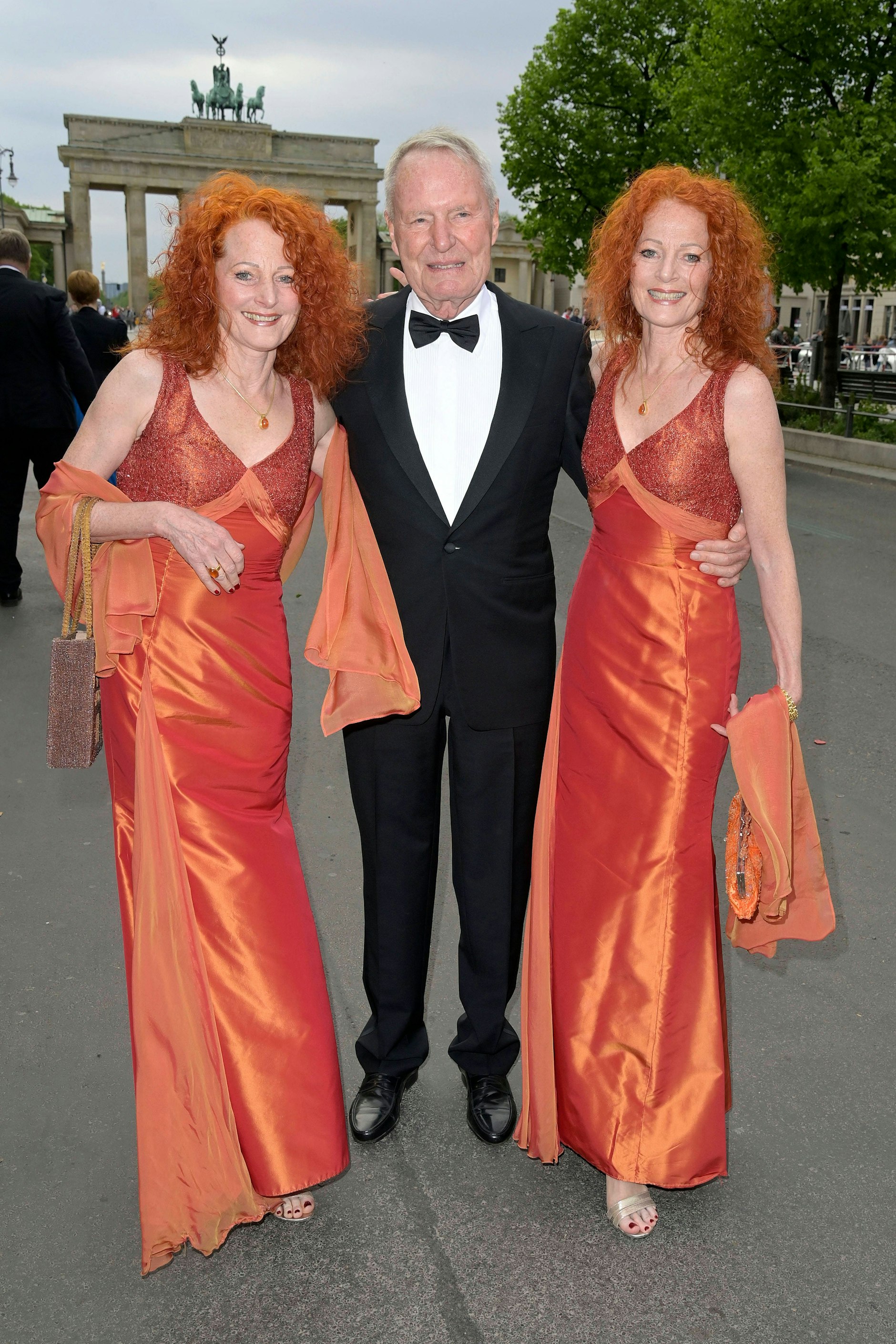 Laufen außer Konkurrenz: Hans-Olaf Henkel, seine Ehefrau Bettina und ihre Zwillingsschwester Almut.