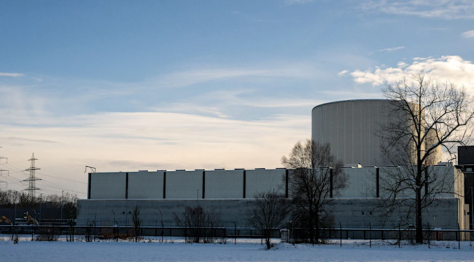 ARCHIV - In dieser Halle auf dem Gelände des früheren Kernkraftwerks Gundremmingen wird der Atommüll gelagert.  