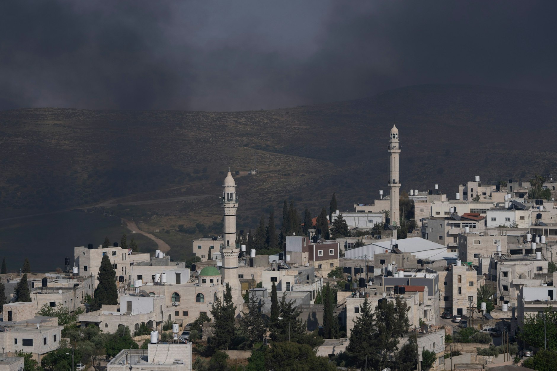Nach dem Mord an dem israelischen Jugendlichen kam es zu Ausschreitungen zwischen radikalen israelischen Siedlern und palästinensischen Dorfbewohnern im Westjordanland.