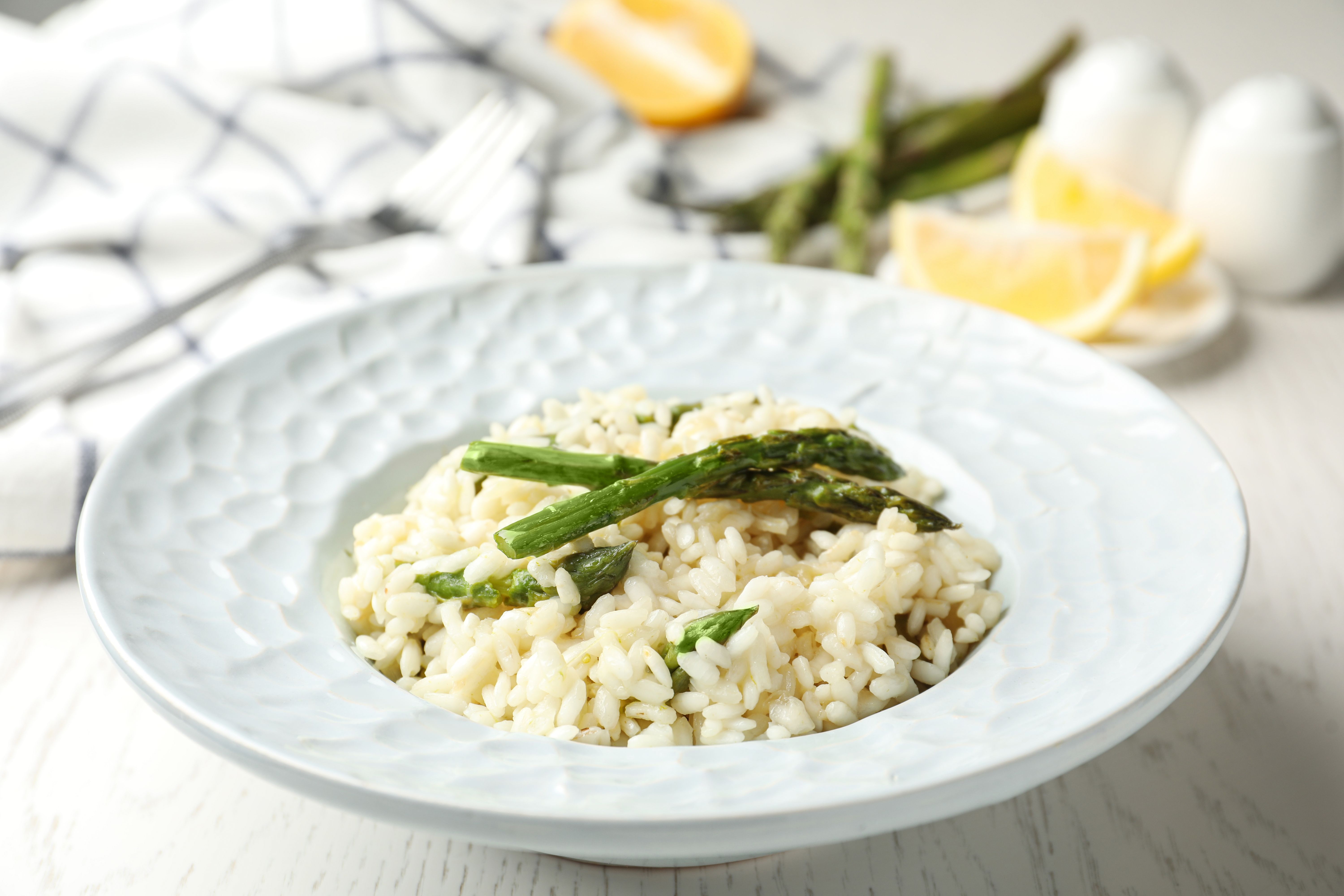 Rezept für cremiges Spargel-Risotto mit Parmesan - einfach und lecker!