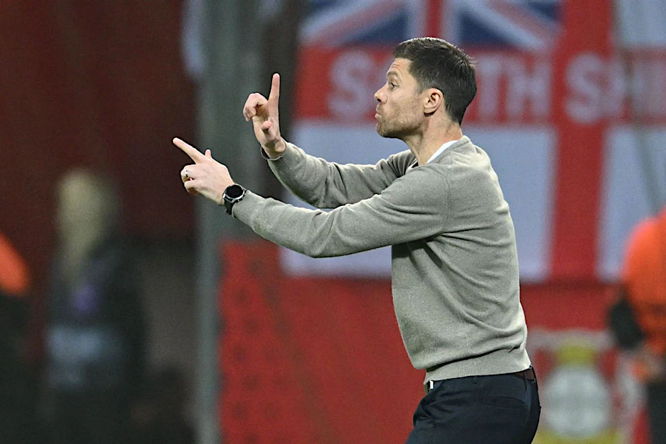 Leverkusens Trainer Xabi Alonso kann am Wochenende mit seinem Team vorzeitig deutscher Meister werden.  