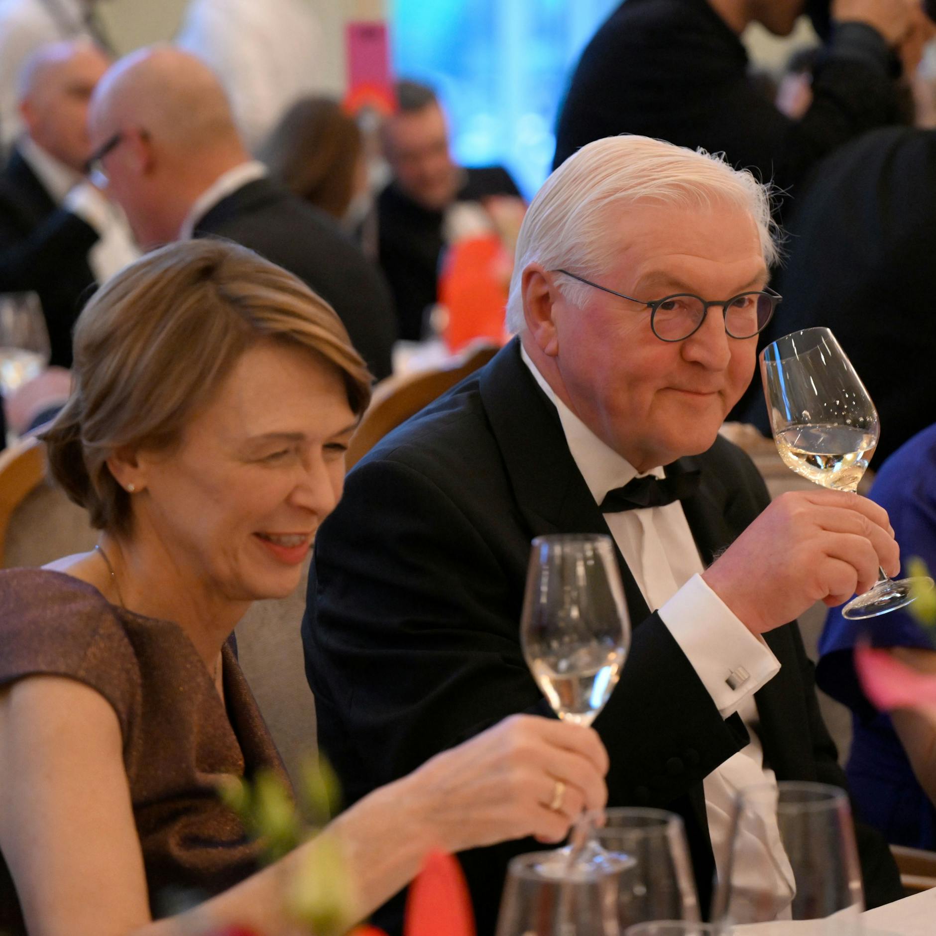 Image - Kai Wegner, Claudia Roth, Friedrich Merz: Die Tops und Flops vom Bundespresseball im Hotel Adlon