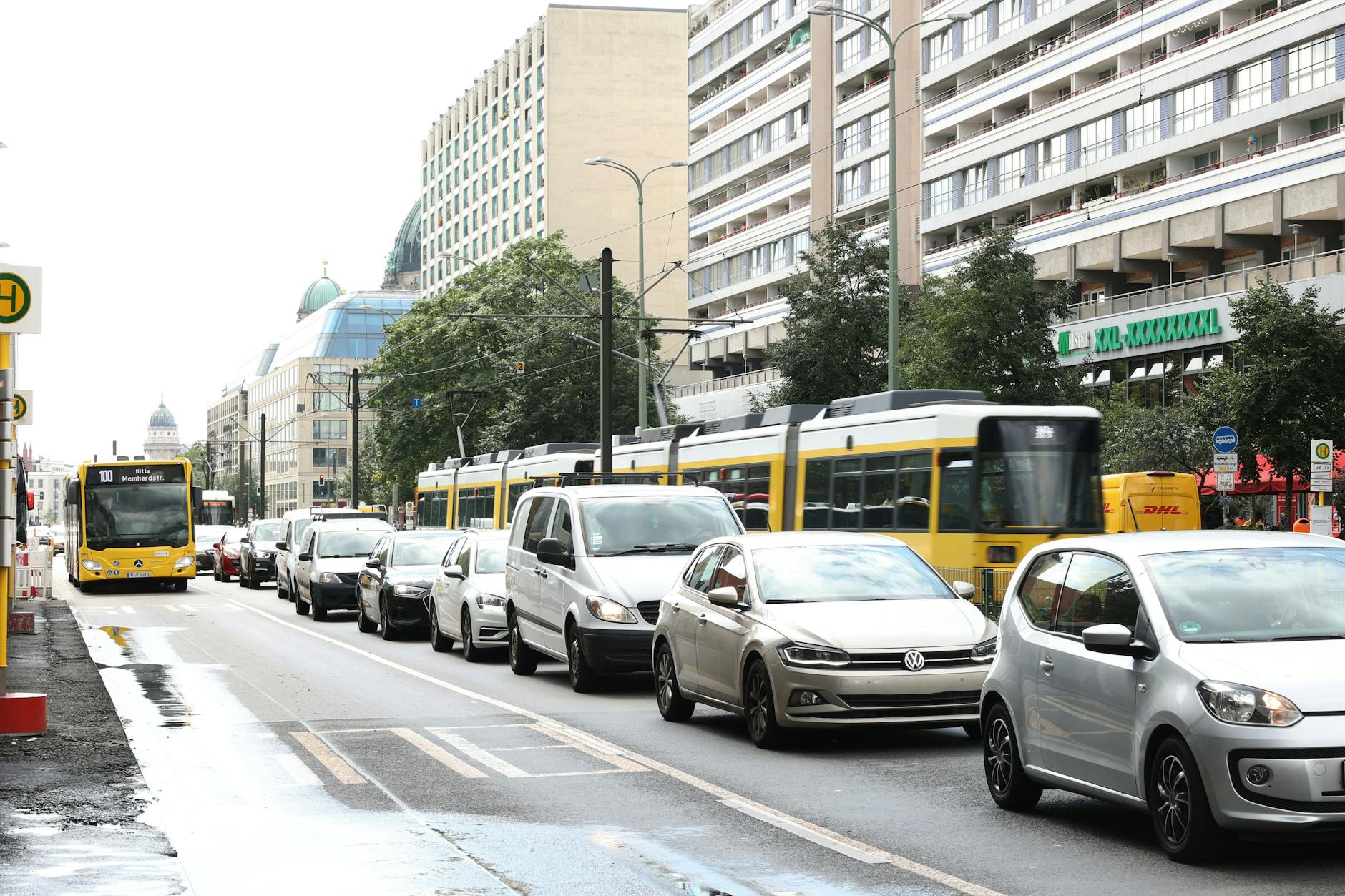 Freie Fahrt am Wochenende? Irrtum! Auch am Sonnabend ist auf den Straßen Berlins richtig viel los.
