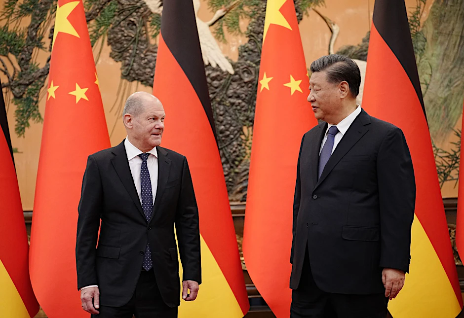 ARCHIV - Während seiner China-Reise wird Olaf Scholz auch politische Gespräche mit Xi Jinping führen.  