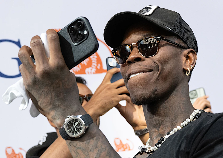 ARCHIV - Dennis Schröder ist der Kapitän der deutschen Basketball-Nationalmannschaft.  