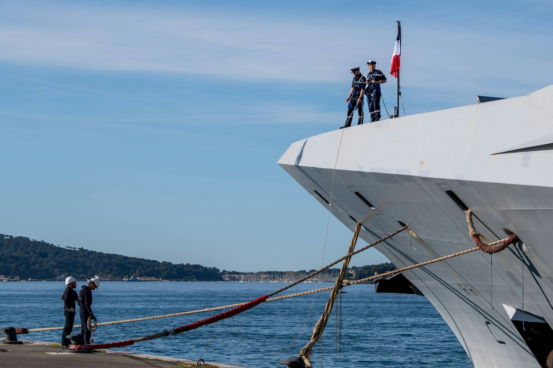 Die französische Fregatte „Alsace“ bei ihrer Rückkehr aus dem Roten Meer im Hafen von Toulon
