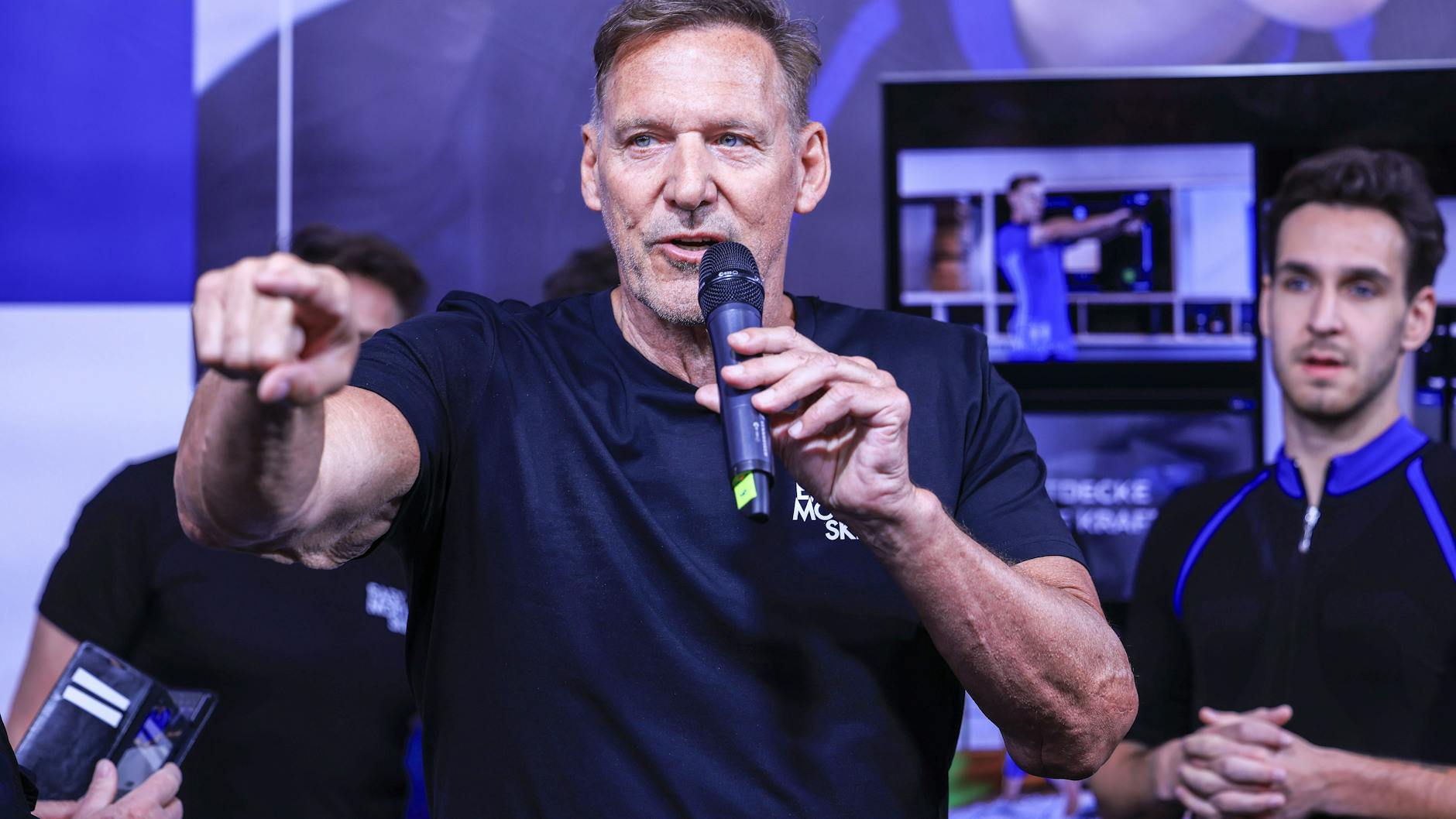Ralf Möller zeigt, wie fit man im Alter sein kann.