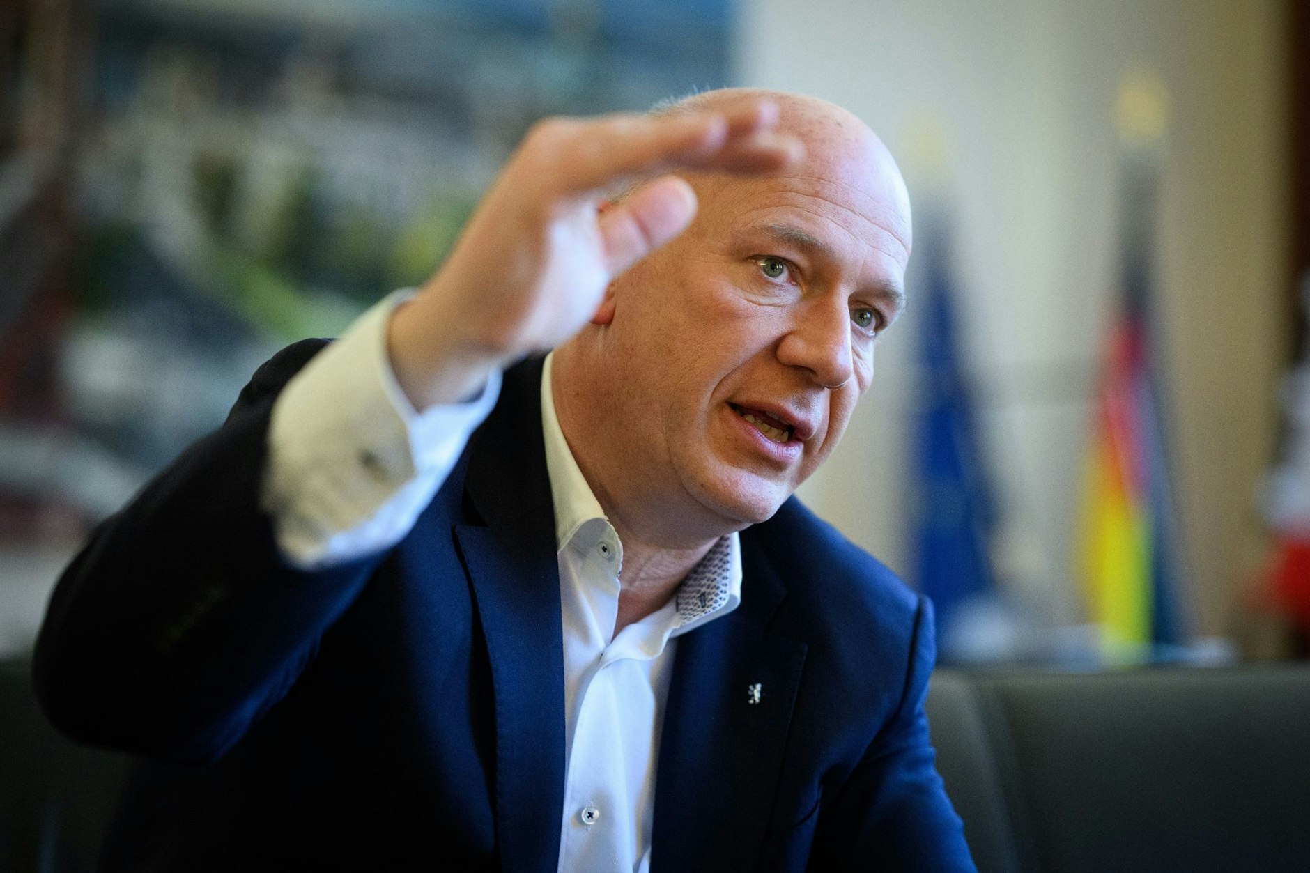 Berlins Regierender Bürgermeister Kai Wegner (CDU) will mit seiner schwarz-roten Koalition die Ausgaben im Berliner Landeshaushalt Schritt für Schritt reduzieren und dennoch investieren.