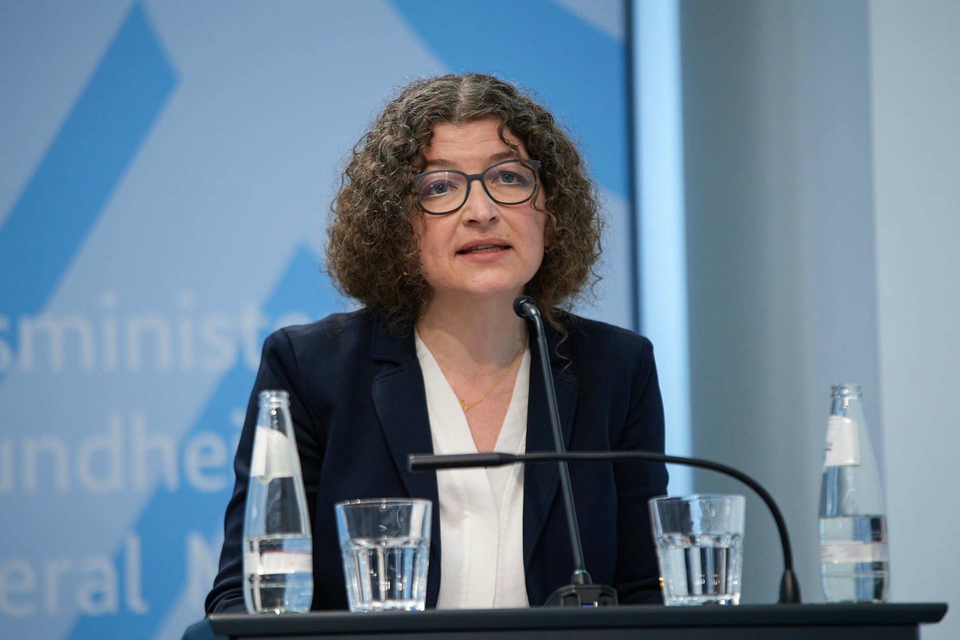 Liane Wörner, Juristin und Mitglied der&nbsp;Kommission zur reproduktiven Selbstbestimmung und Fortpflanzungsmedizin, bei der Pressekonferenz