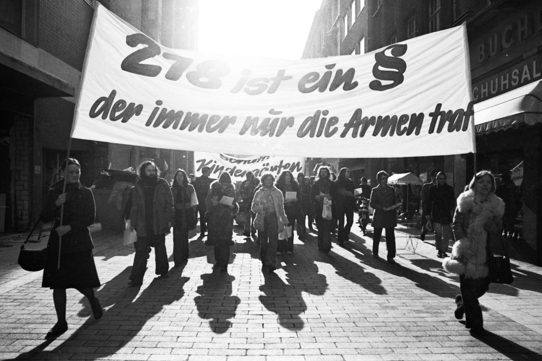 Eine Kampf mit Tradition: Demonstration gegen Paragraf 218 in Bonn, 1975.