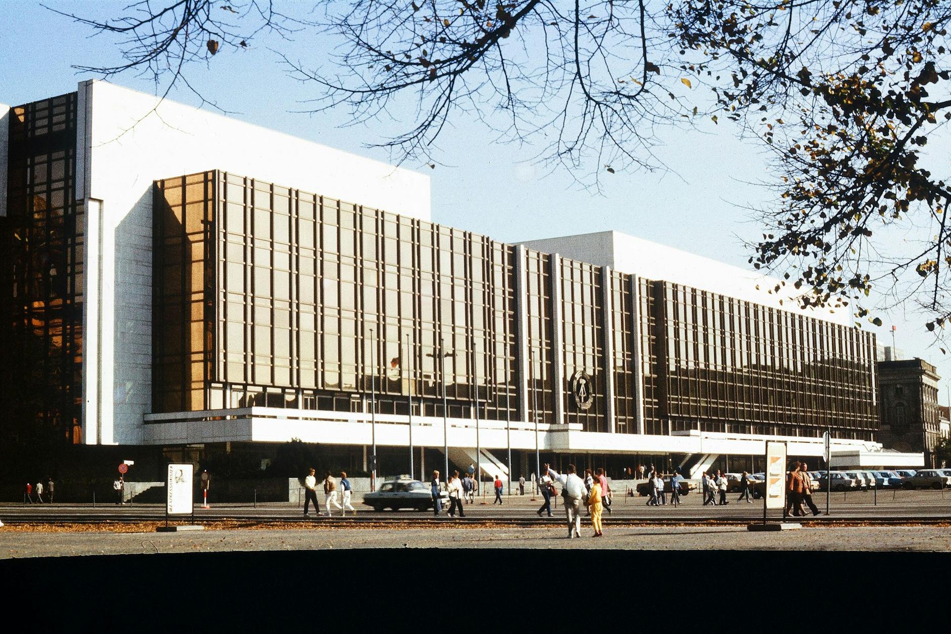 Elegant, solide, populär: der Palast der Republik in Berlin