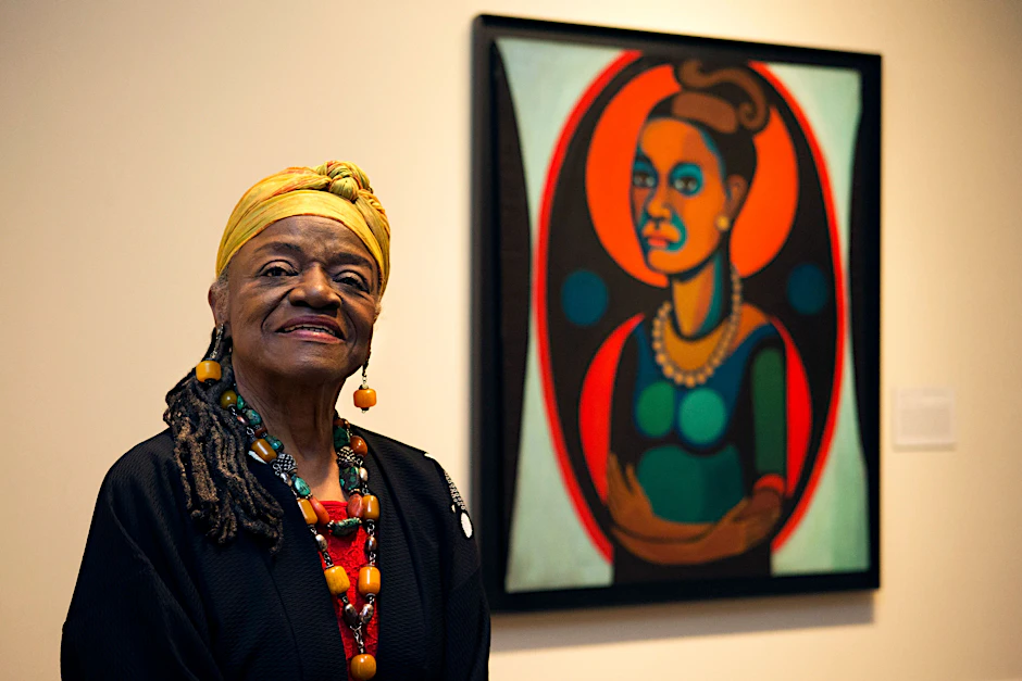Faith Ringgold (1930–2024) neben ihrem Selbstporträt