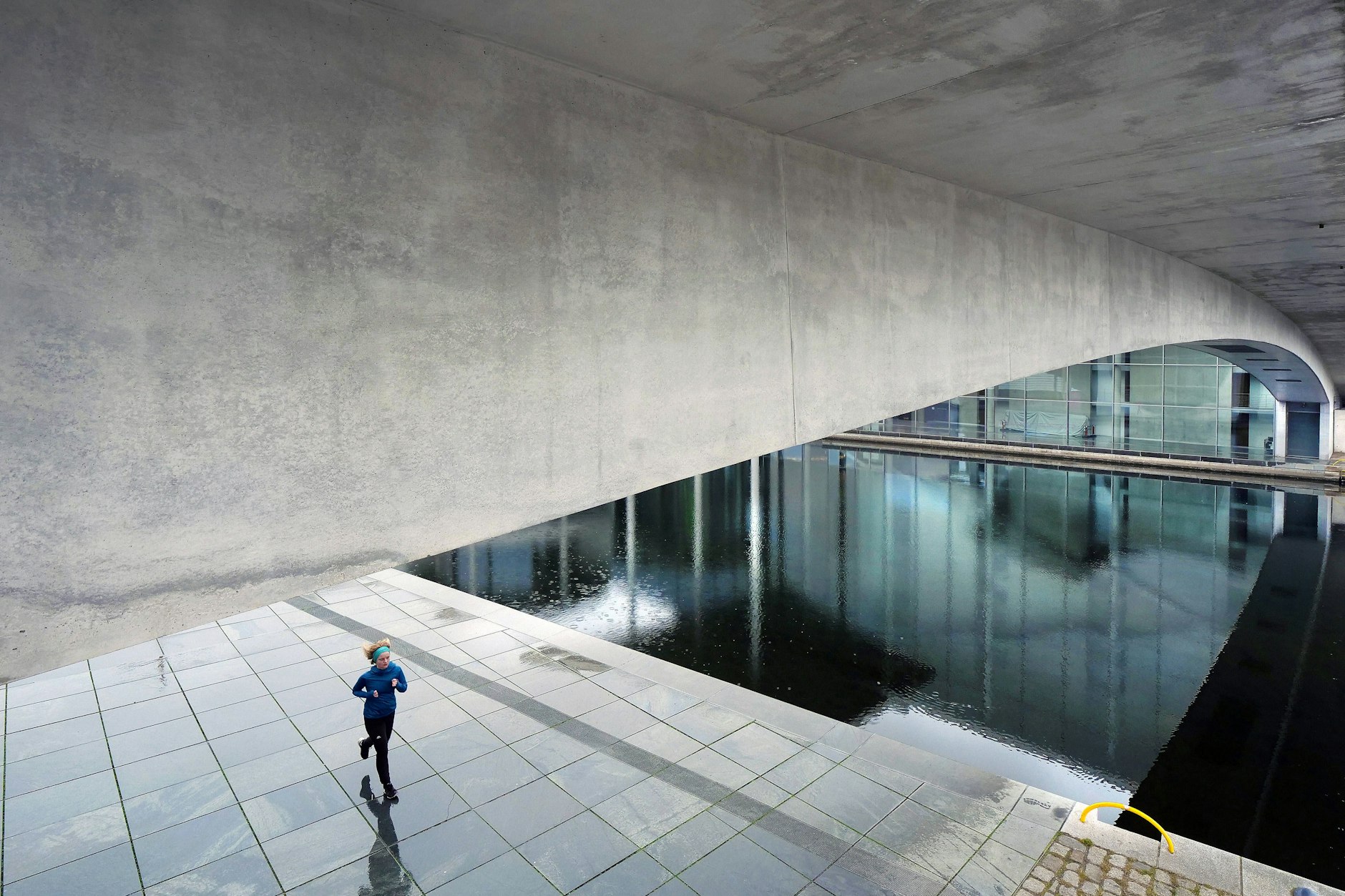 Leere Wege und nur vereinzelte Menschen: Berlin während des Lockdowns 2020.