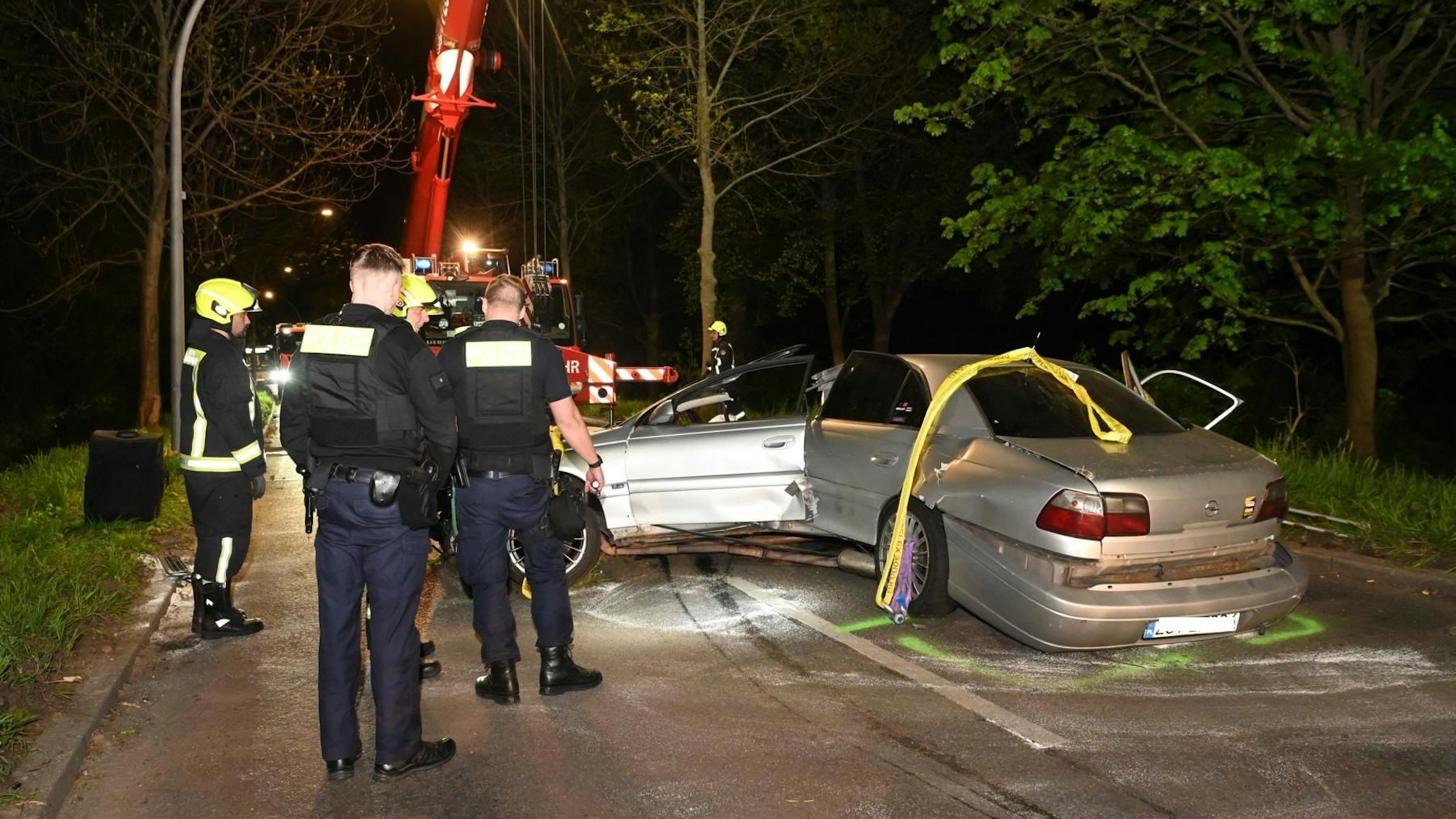 Bei dem Unfall in Pankow wurde das Auto völlig zerstört.