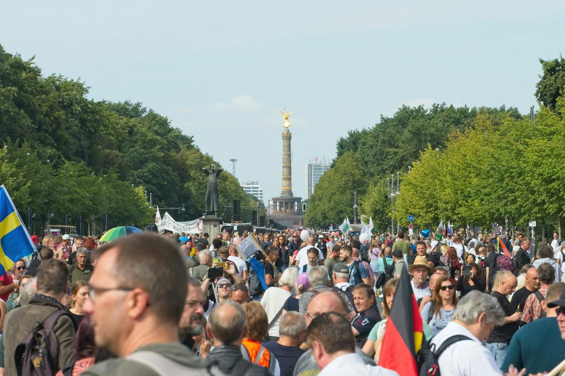 Impressionen von der Demonstration gegen die Corona-Schutzmaßnahmen und Lockdown, 29.08.2020